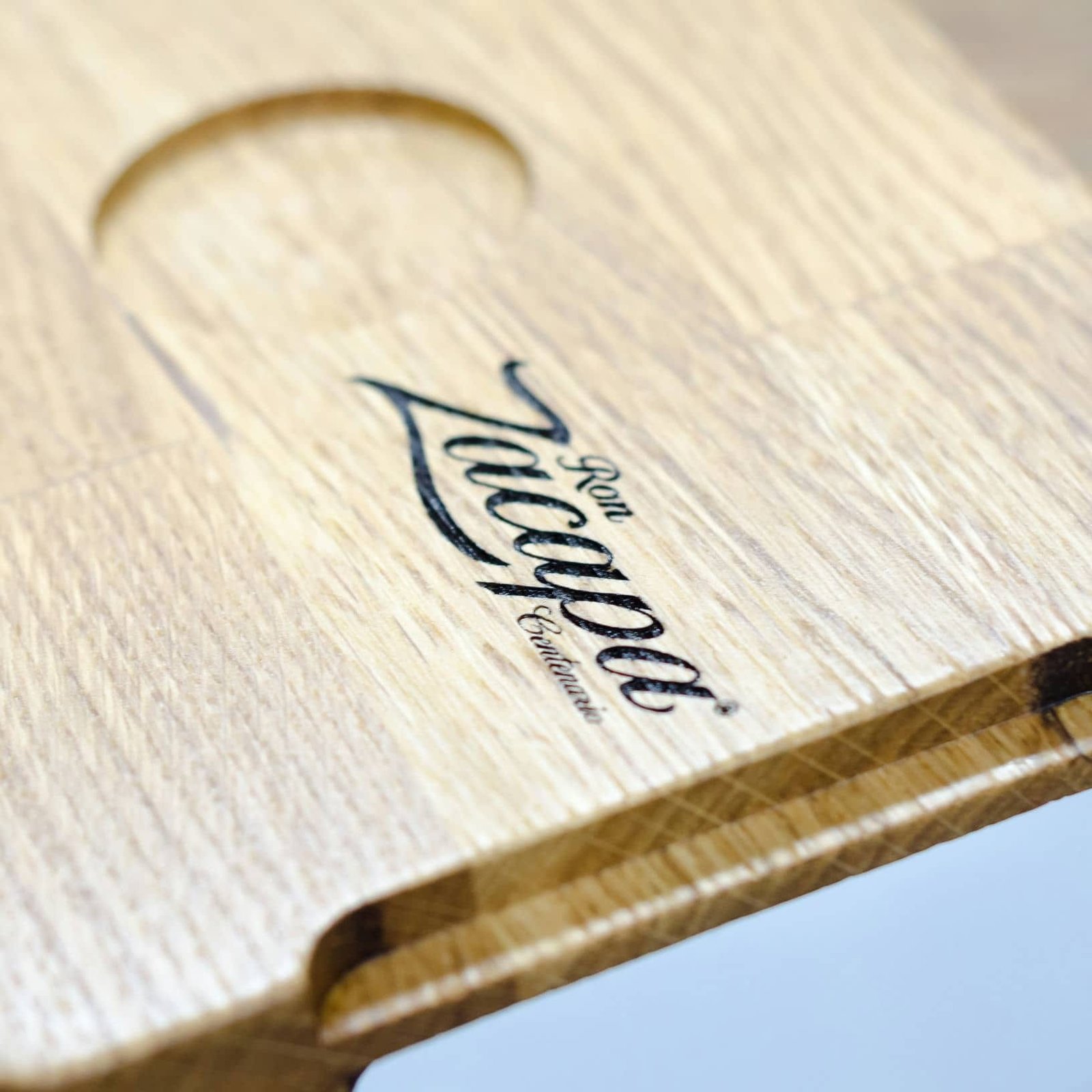 Bandejas CARDHU y ZACAPA, trabajo de IDEÁTICA