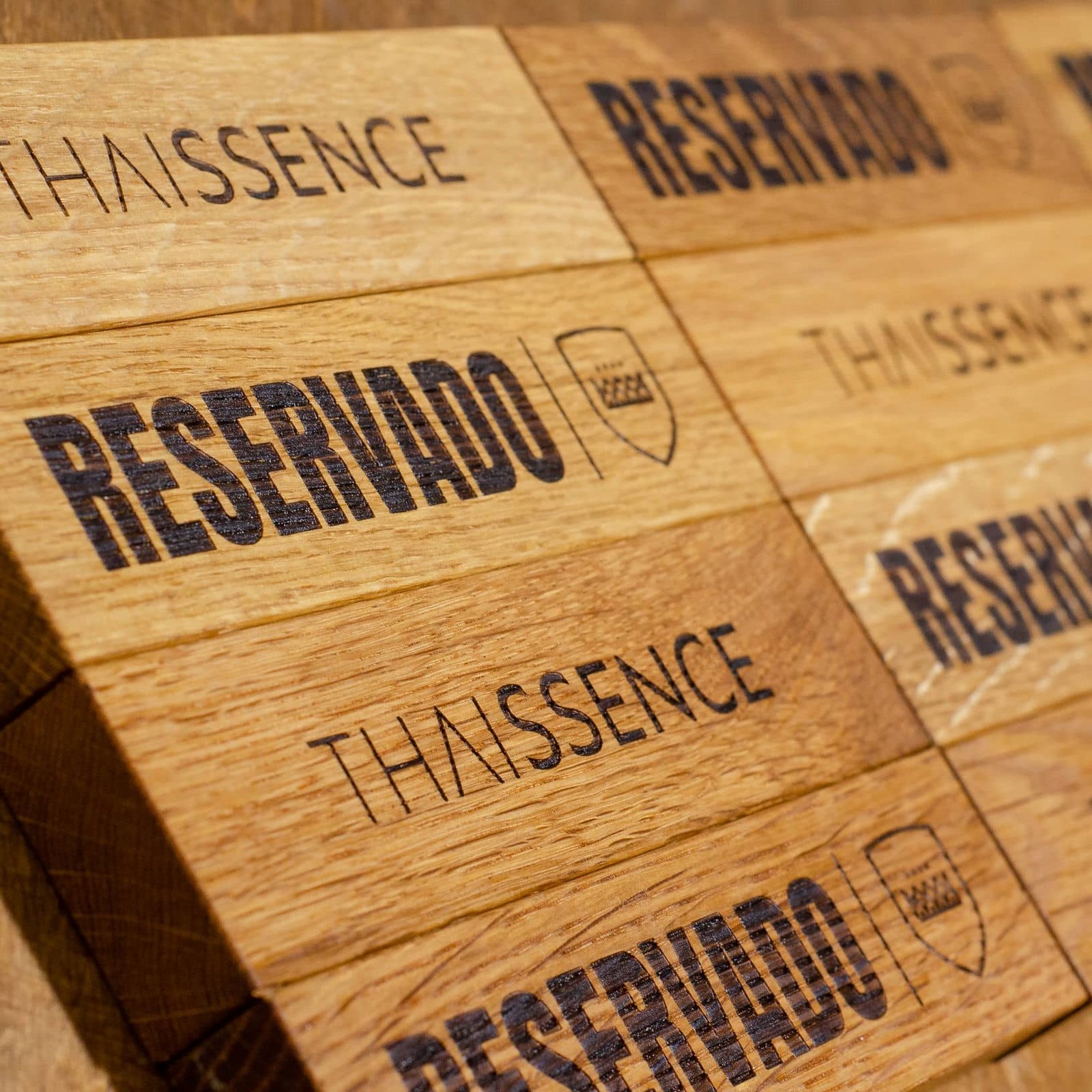 Carteles de Reservado para restaurante THAISSENCE, trabajo de IDEÁTICA