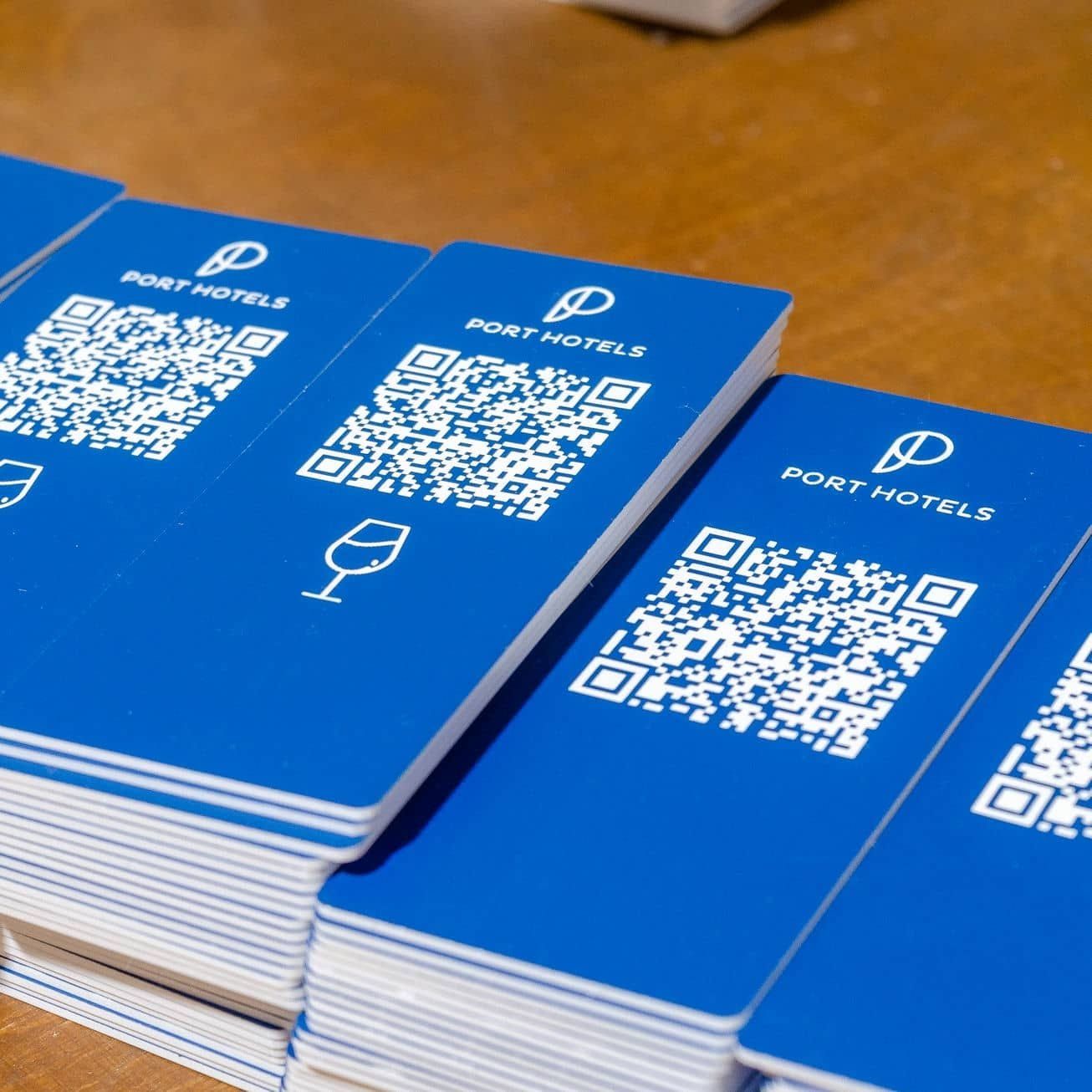 Chapas con QR para cadena PORT HOTELS, IDEÁTICA Madrid