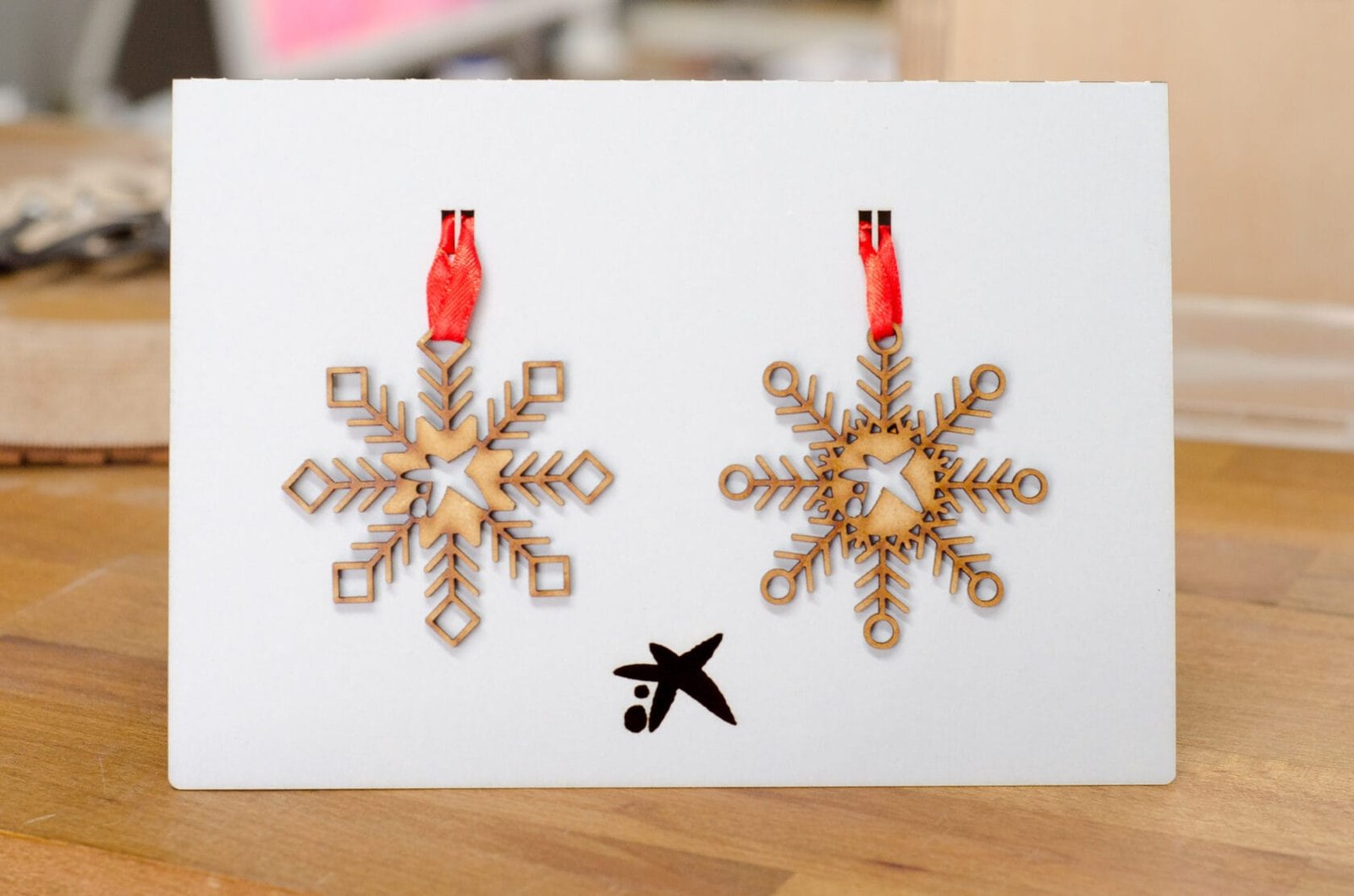 Prototipo ornamentos navideños CAIXABANK, trabajo de IDEÁTICA