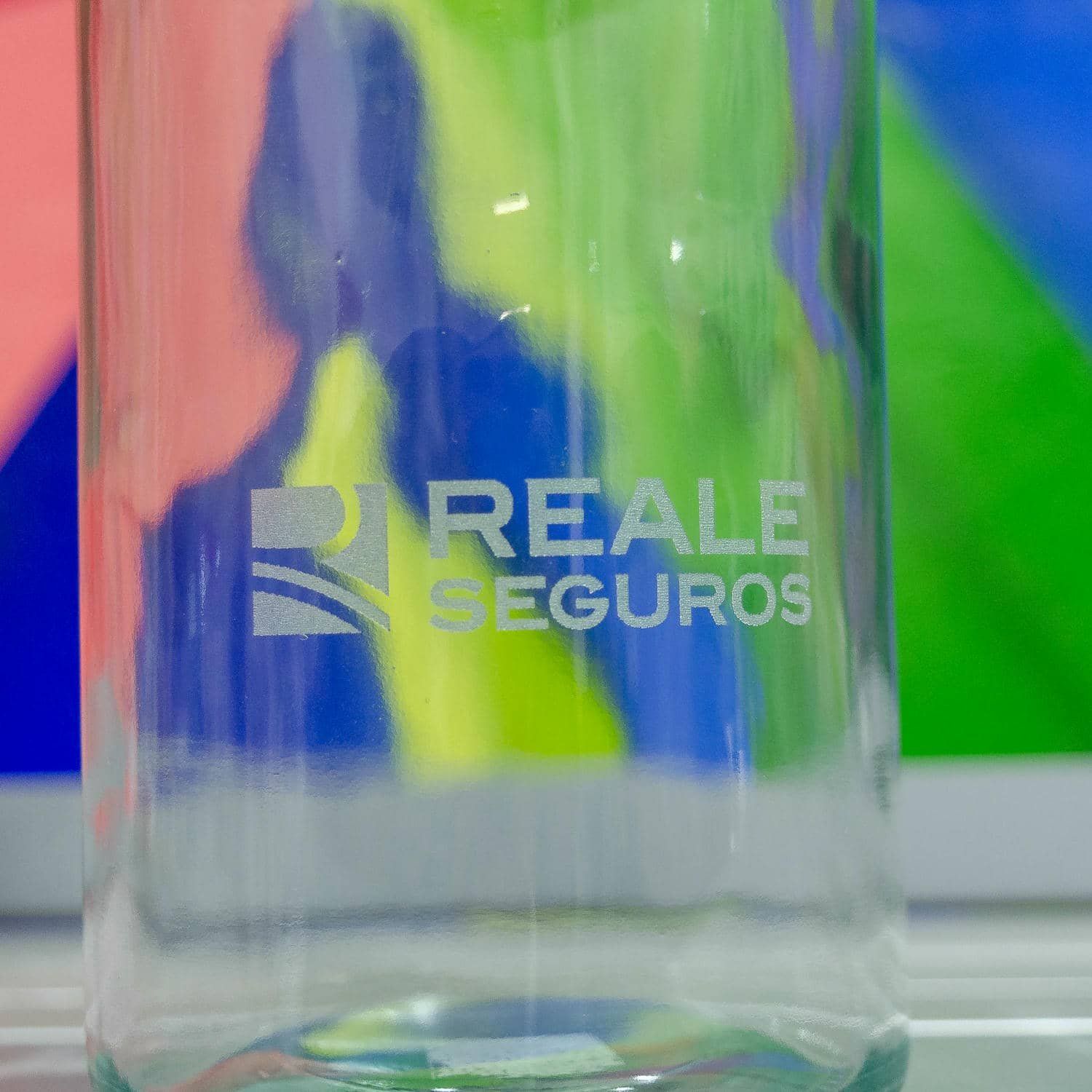 Grabado botellas de cristal para REALE SEGUROS, IDEÁTICA Madrid