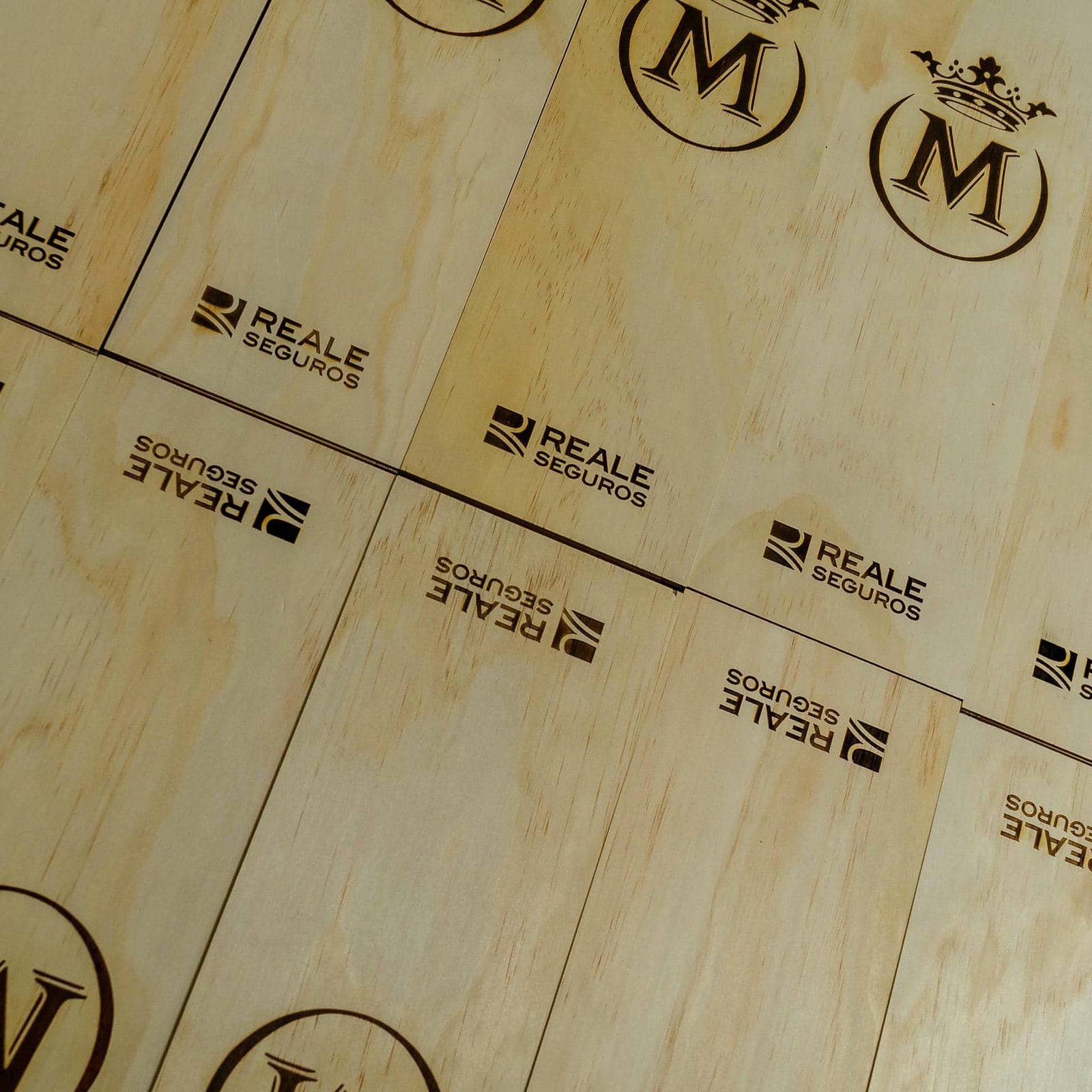 Personalización de cajas de vino para REALE, IDEÁTICA Madrid
