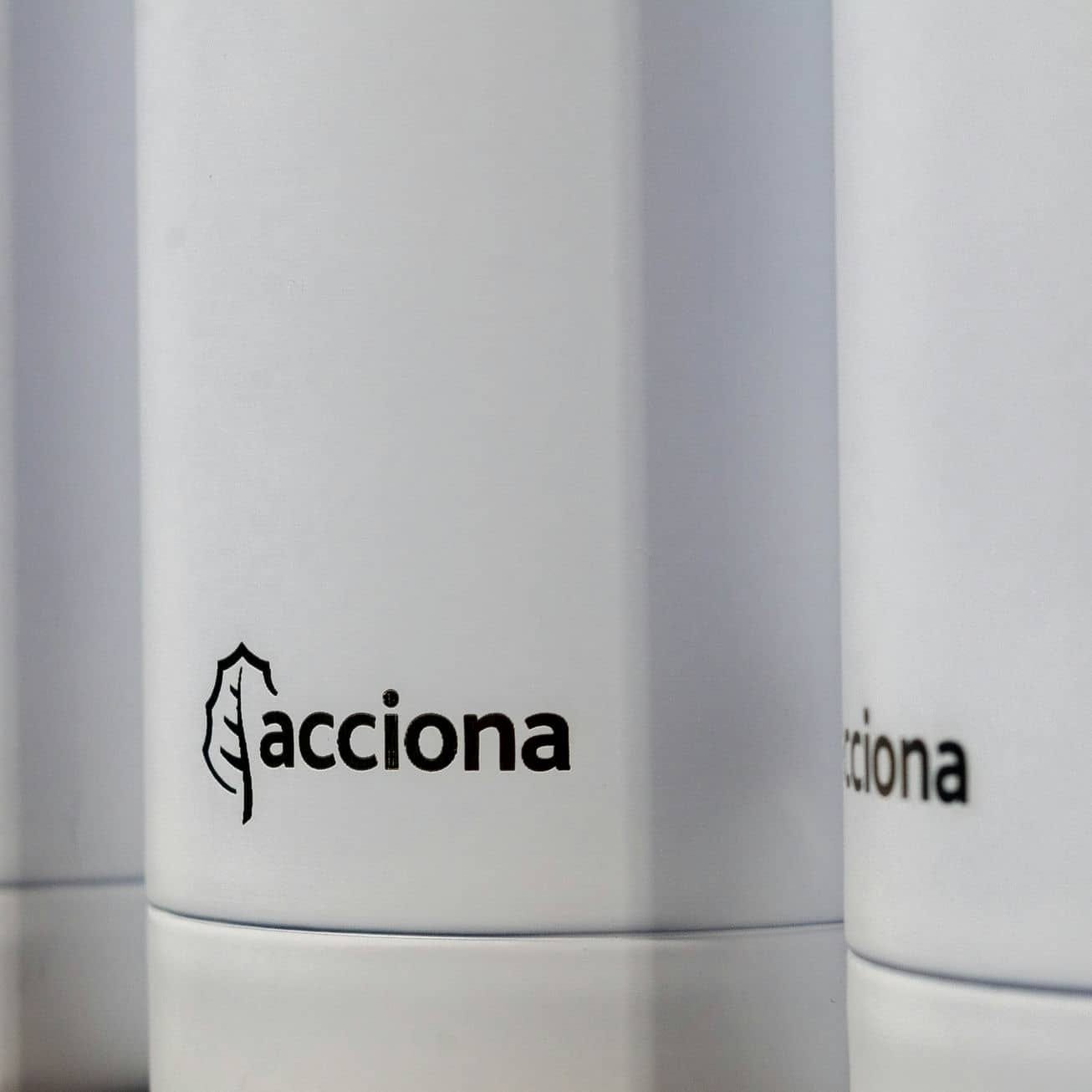 Grabado de botellas para ACCIONA, trabajo de IDEÁTICA