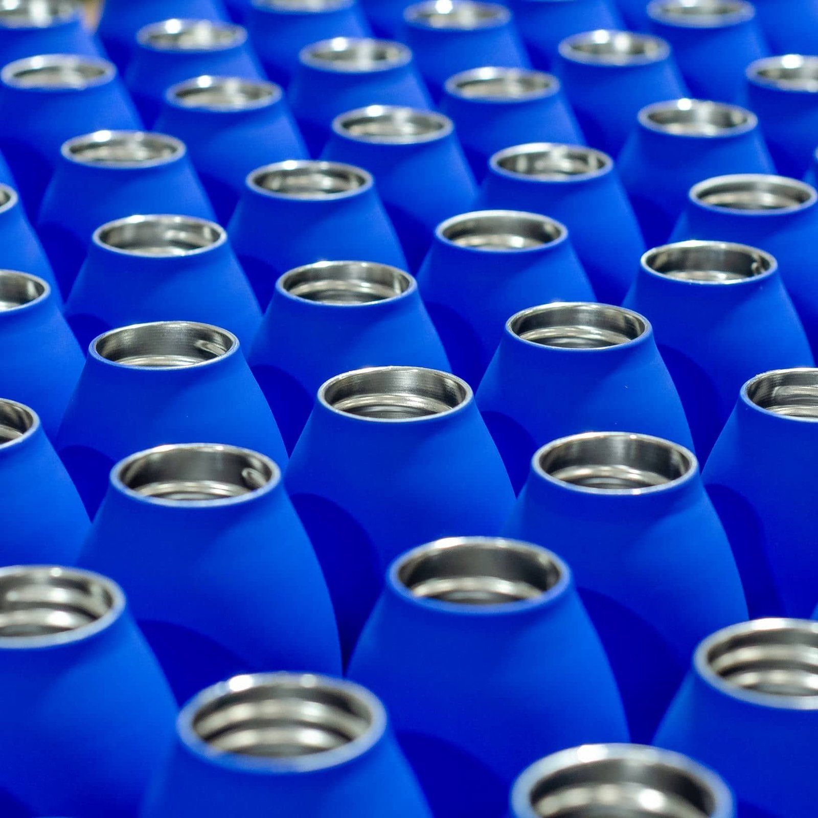 Grabado de botellas térmicas para MAUI JIM Y ECOMAR, IDEÁTICA Madrid