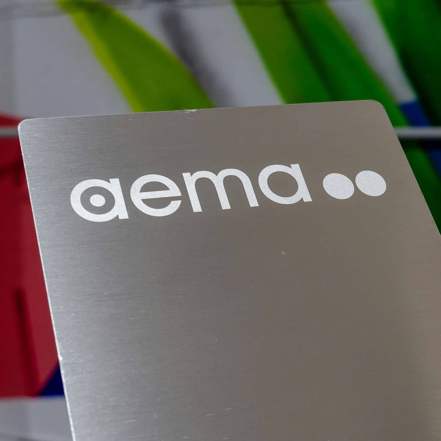 Grabado de chapa para AEMA, trabajo de IDEÁTICA
