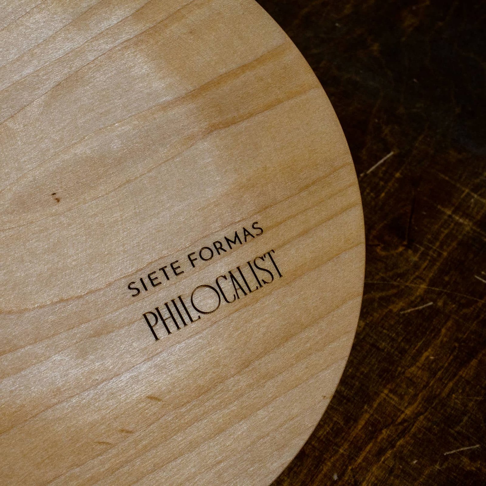 Grabado de piezas de madera para SIETE FORMAS, trabajo de IDEÁTICA