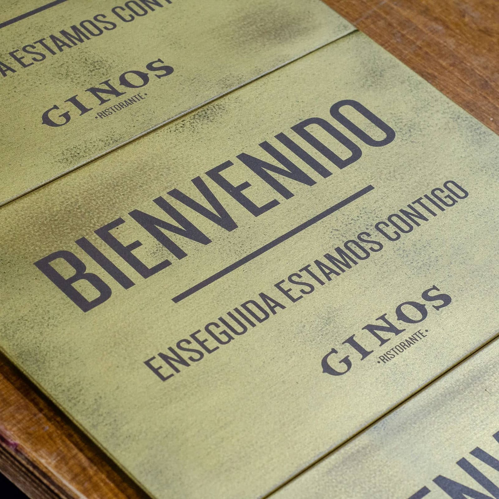 Grabado de placas de aluminio para GINOS, trabajo de IDEÁTICA