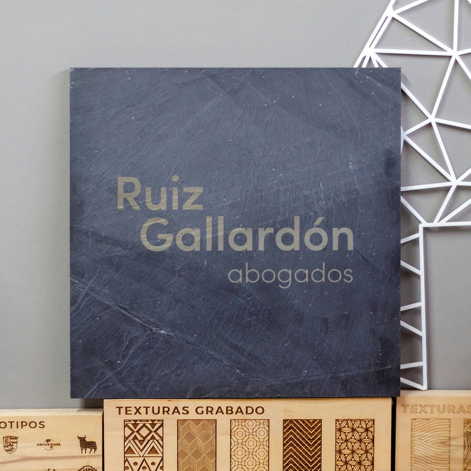 Rótulo en pizarra para RUIZ GALLARDÓN ABOGADOS, IDEÁTICA Madrid