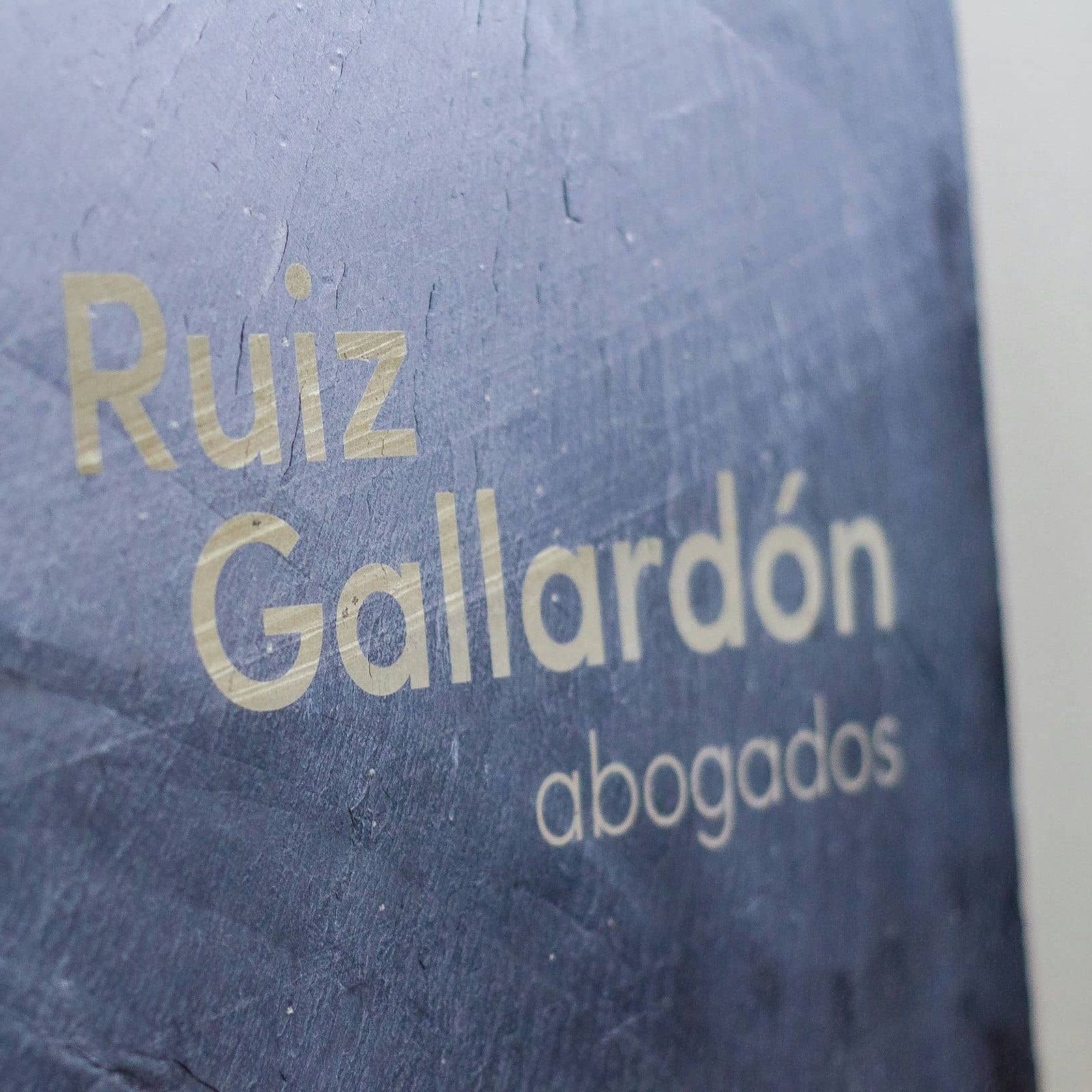 Rótulo en pizarra para RUIZ GALLARDÓN ABOGADOS, IDEÁTICA Madrid