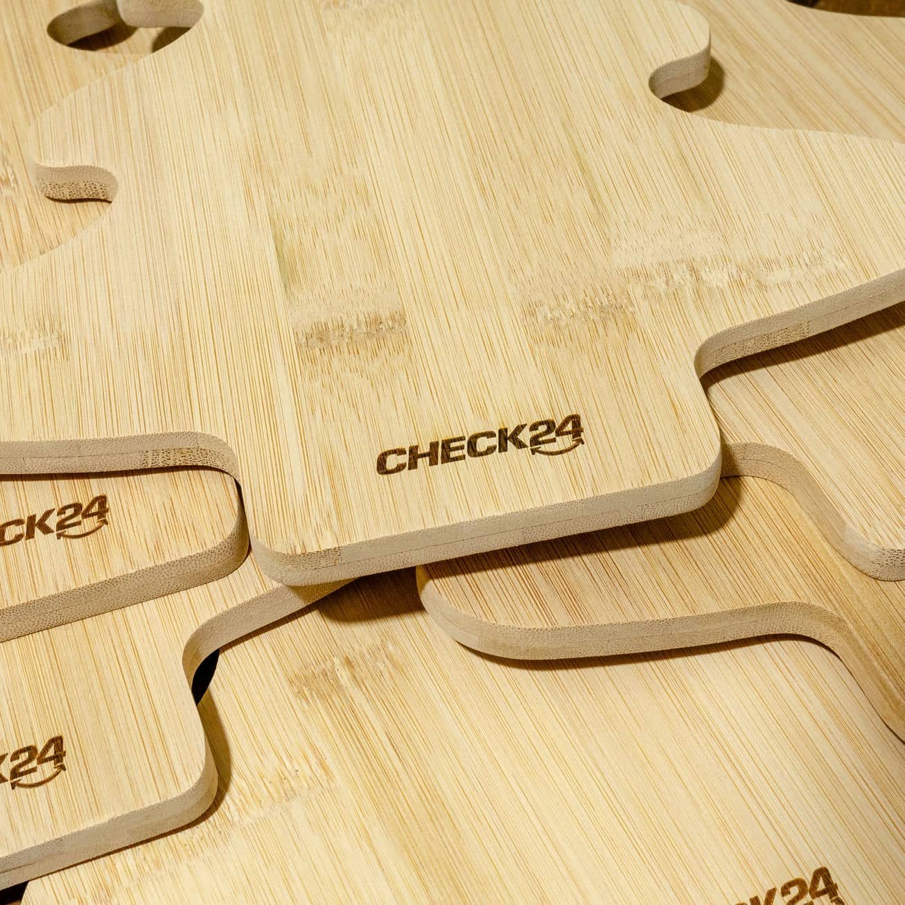 Grabado de tablas de corte para CHECK24, trabajo de IDEÁTICA