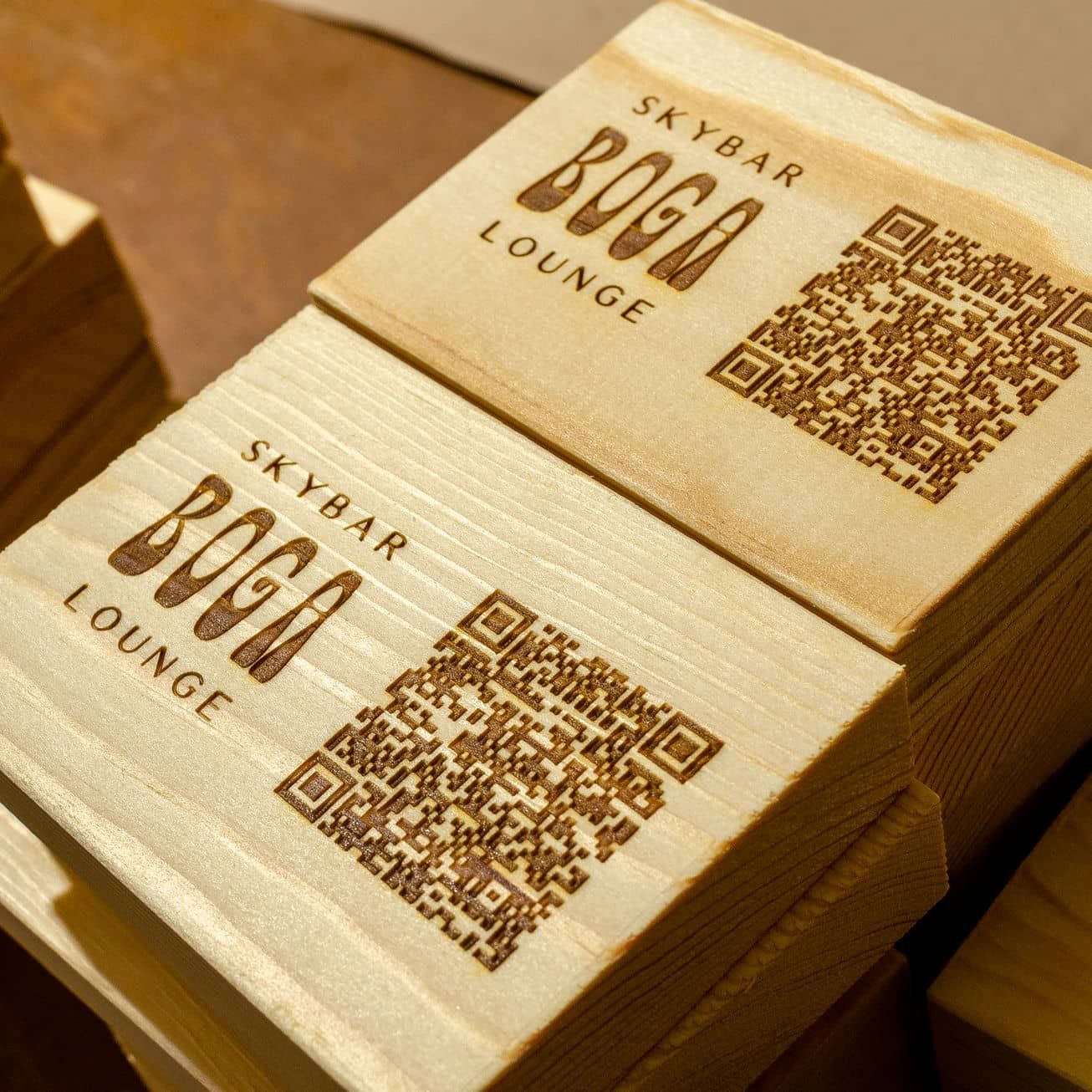 Maderas con QR para cadena PORT HOTELS, IDEÁTICA Madrid