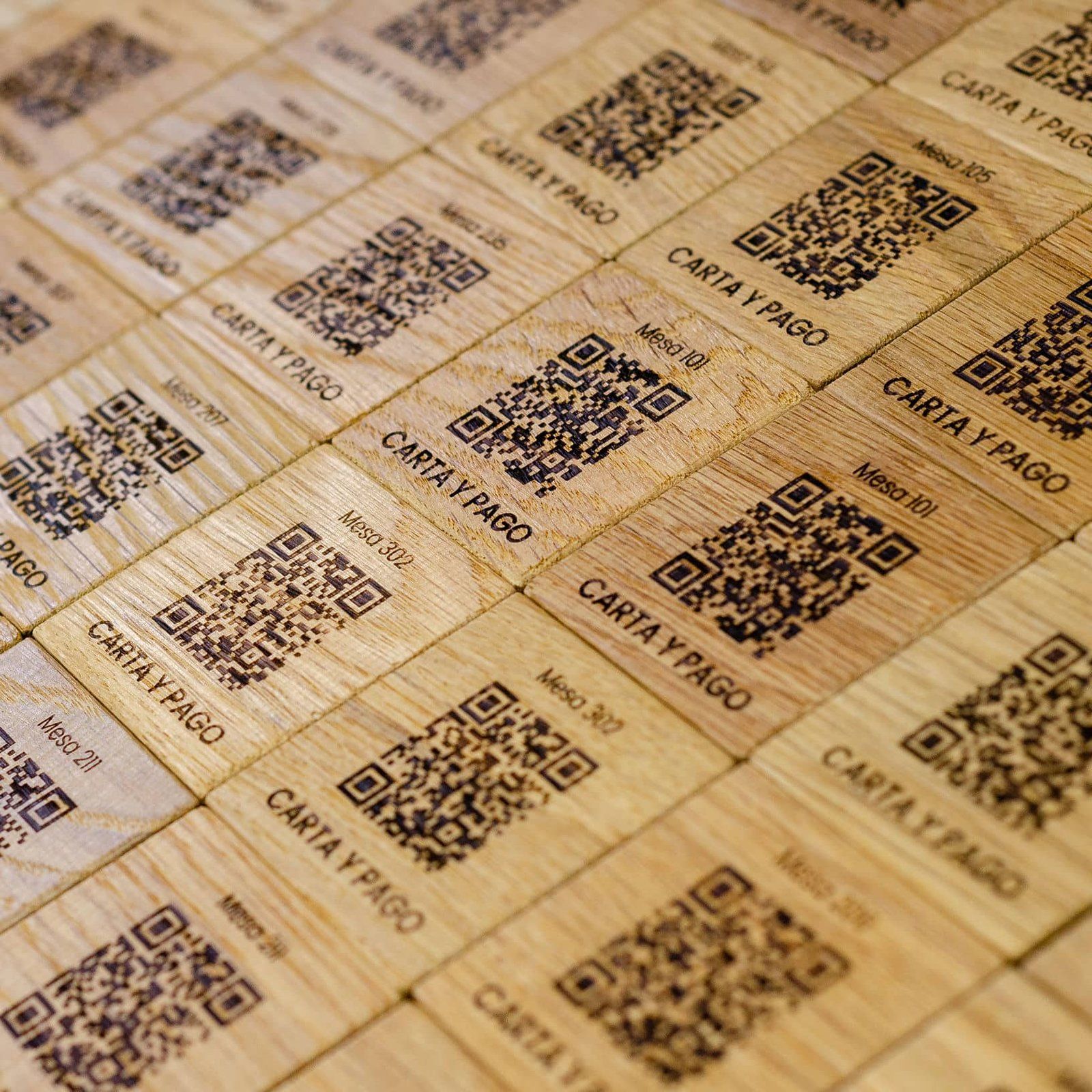 Maderas con QR para restaurantes del GRUPO CARBÓN, IDEÁTICA Madrid