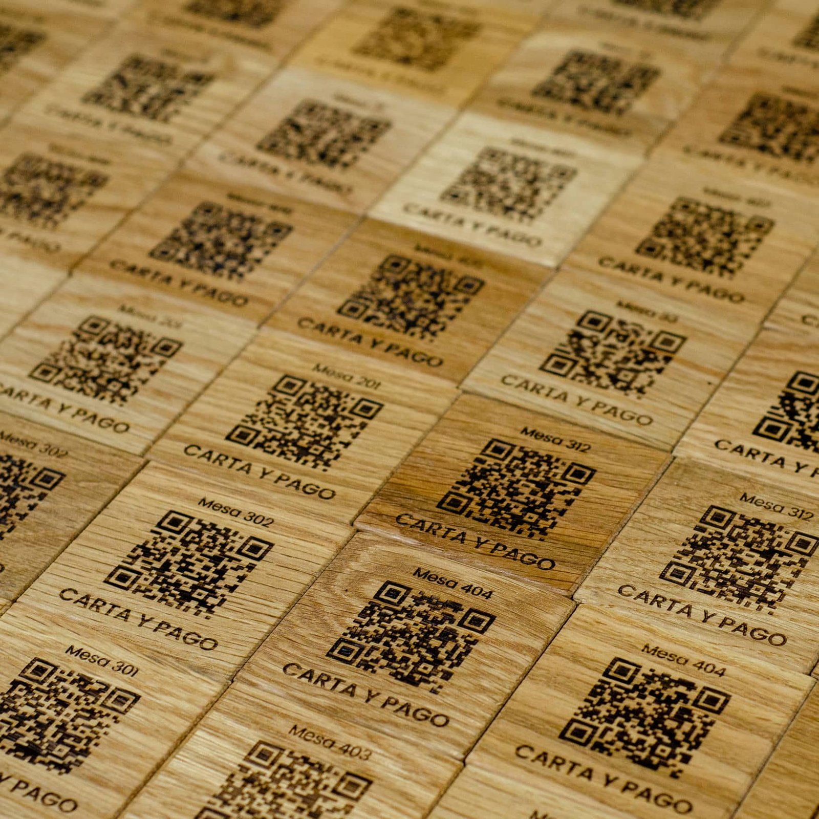 Maderas con QR para restaurantes del GRUPO CARBÓN, IDEÁTICA Madrid