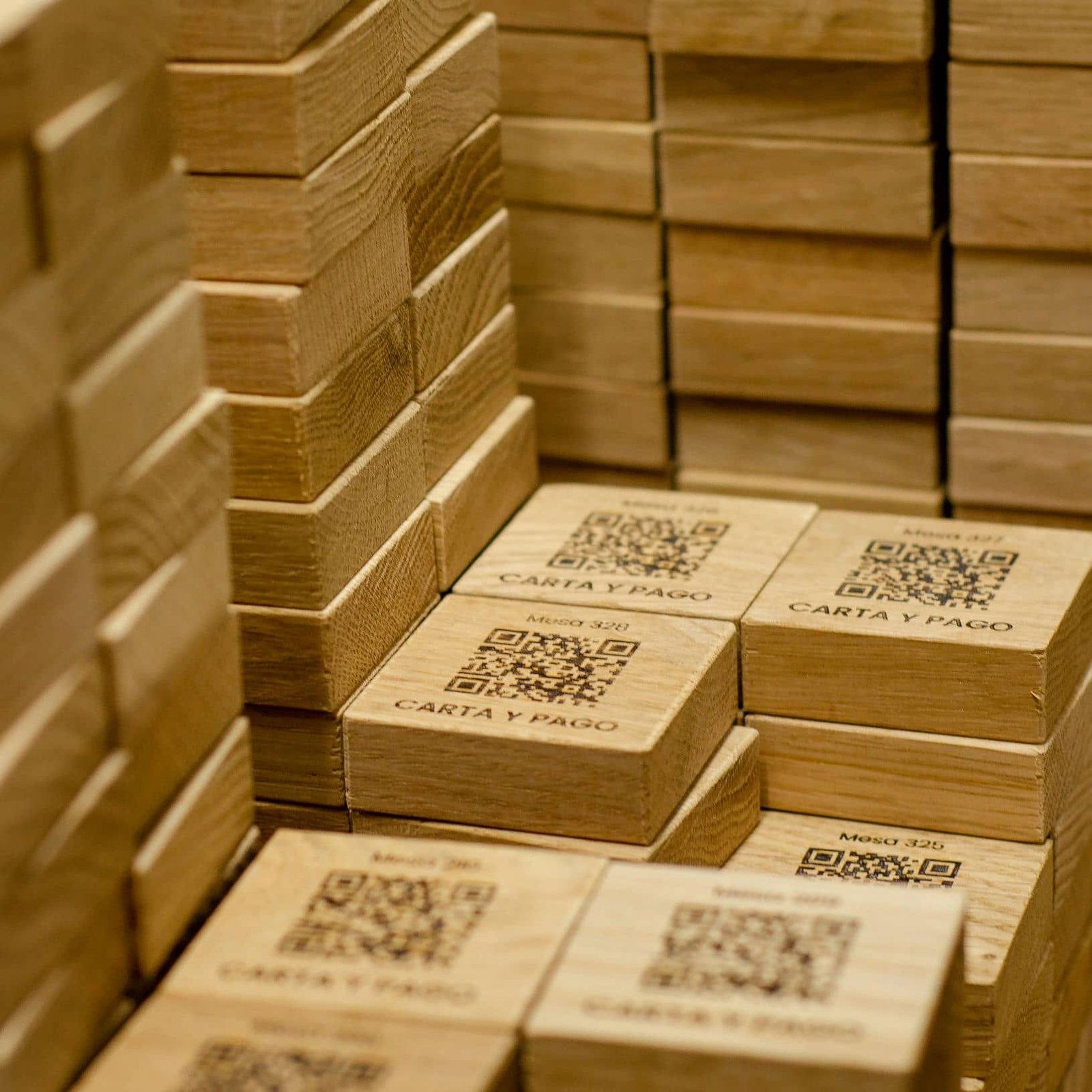 Maderas con QR para restaurantes del GRUPO CARBÓN, IDEÁTICA Madrid