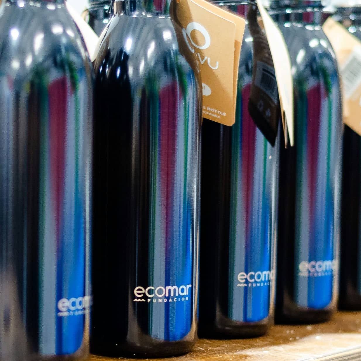 Marcado de botellas para FUNDACIÓN ECOMAR, trabajo de IDEÁTICA