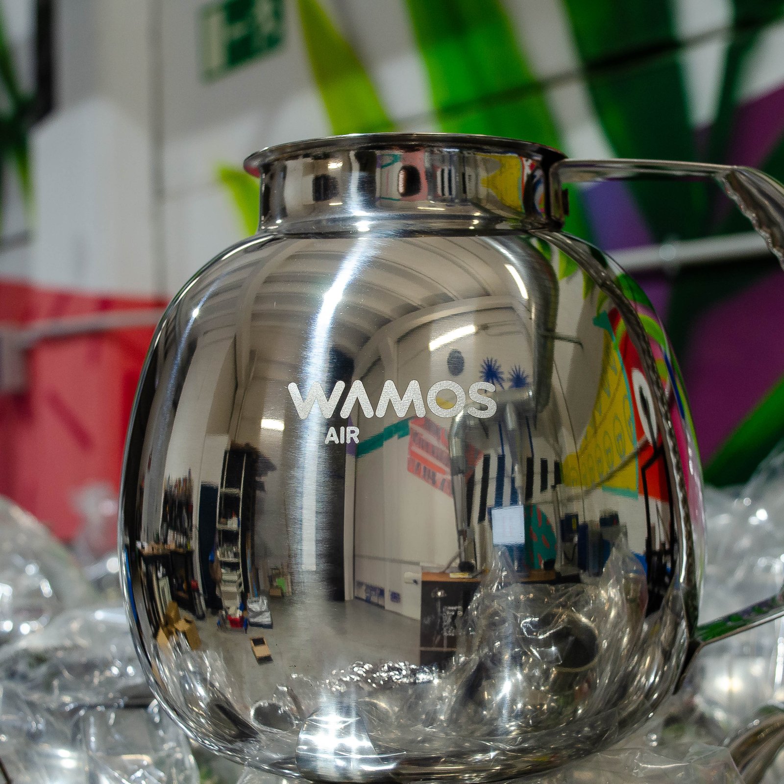 Marcaje de cafeteras para WAMOS AIR, trabajo de IDEÁTICA