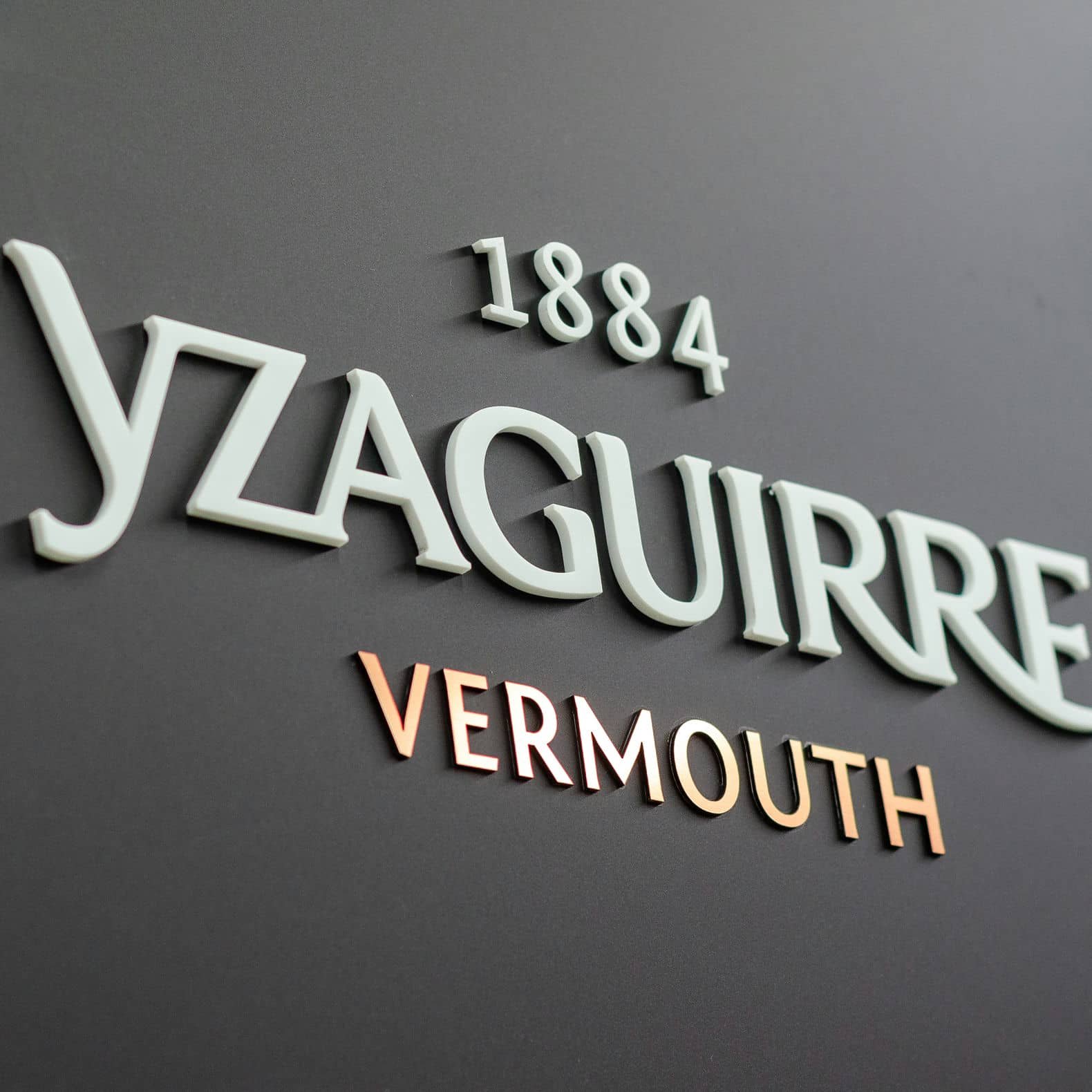 Panel para personalización de barra de evento de VERMOUTH YZAGUIRRE, trabajo de IDEÁTICA