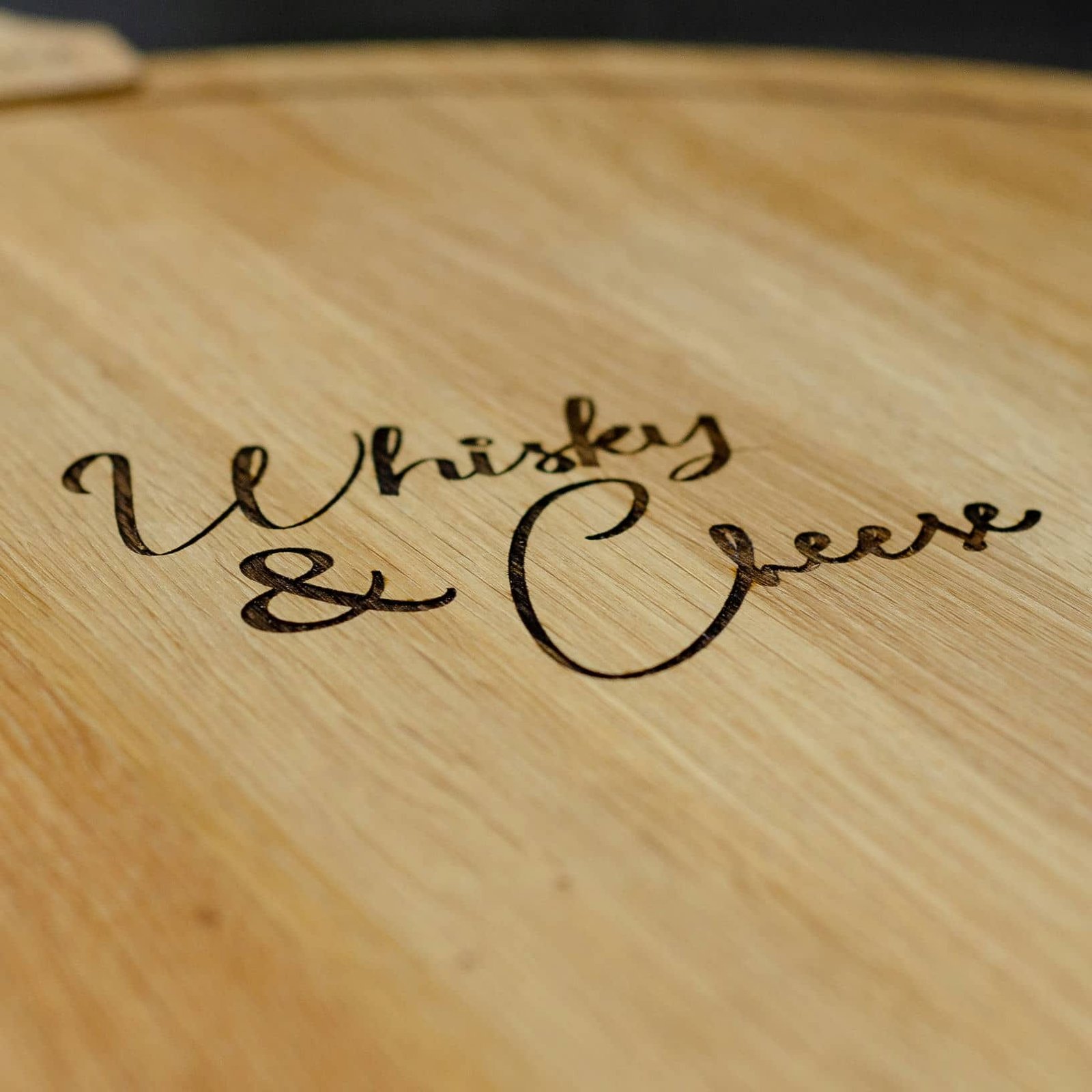 Personalización de bandejas de madera para evento de DIAGEO, trabajo de IDEÁTICA