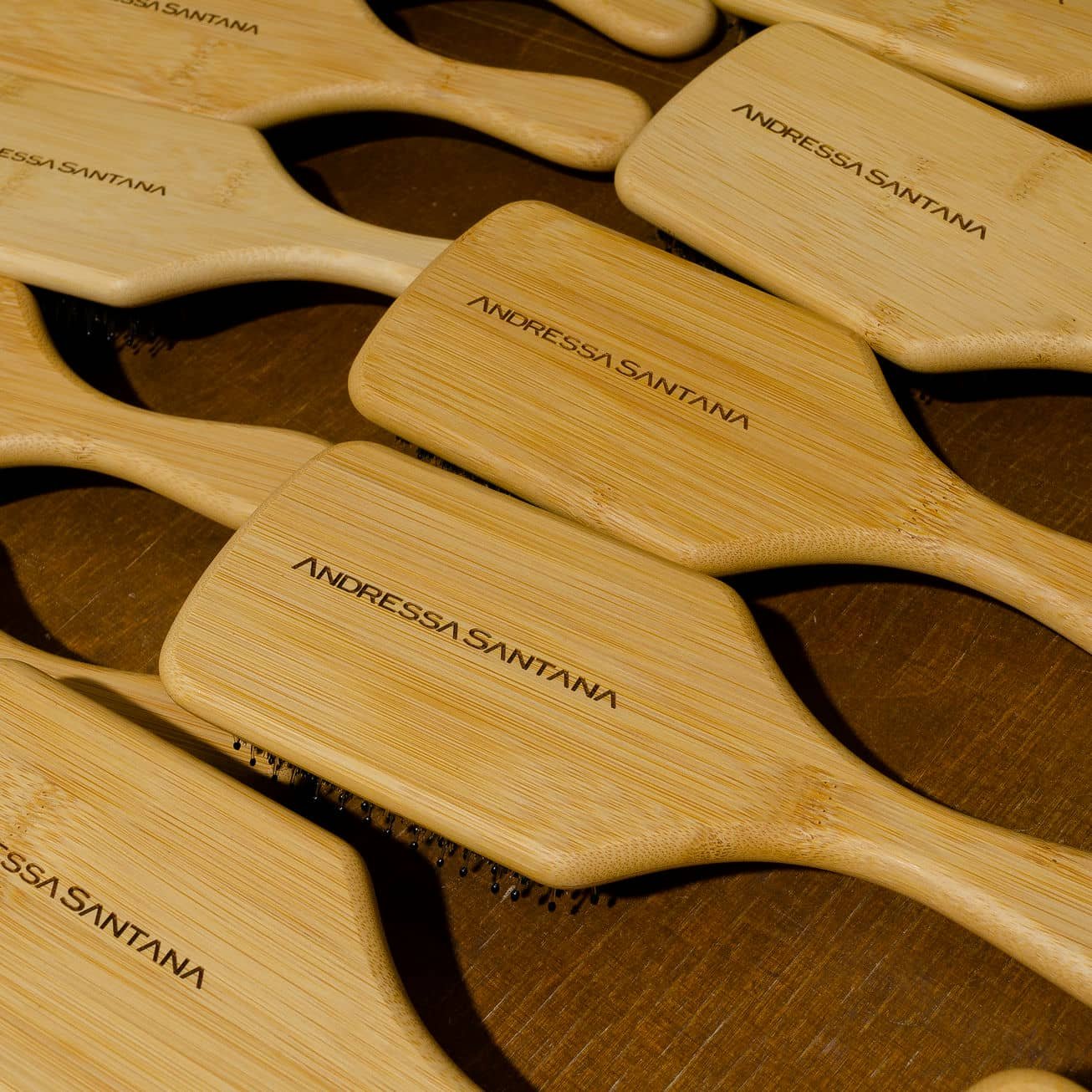 Personalización de cepillos para ANDRESSA SANTANA, trabajo de IDEÁTICA