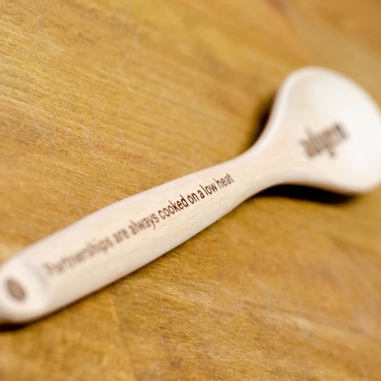 Personalización de cucharas de madera para empresa ADYEN, IDEÁTICA Madrid