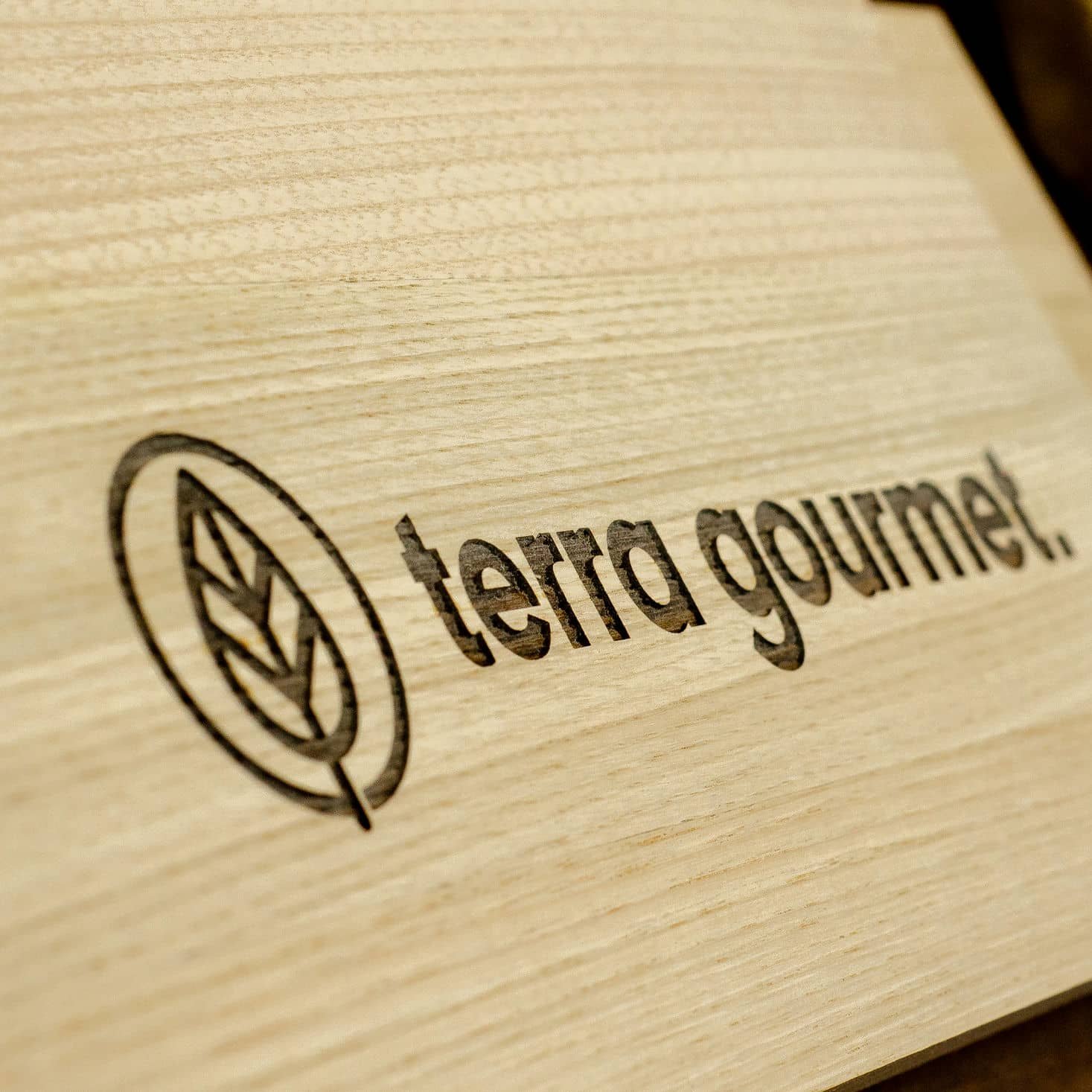 Personalización de elementos de display para empresa TERRA GOURMET, trabajo de IDEÁTICA