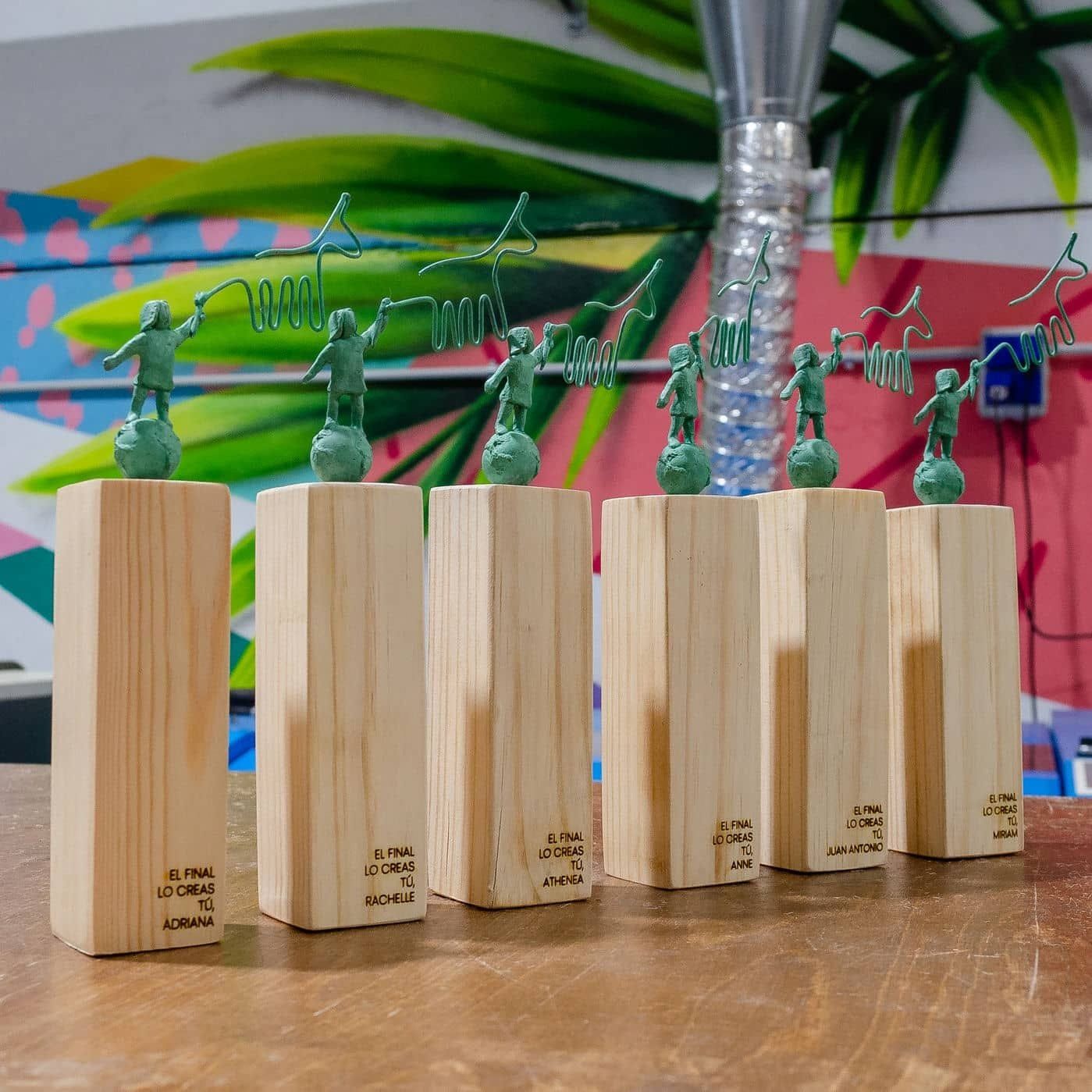 Personalización de trofeos esculturas para ONG COLORIA, IDEÁTICA Madrid