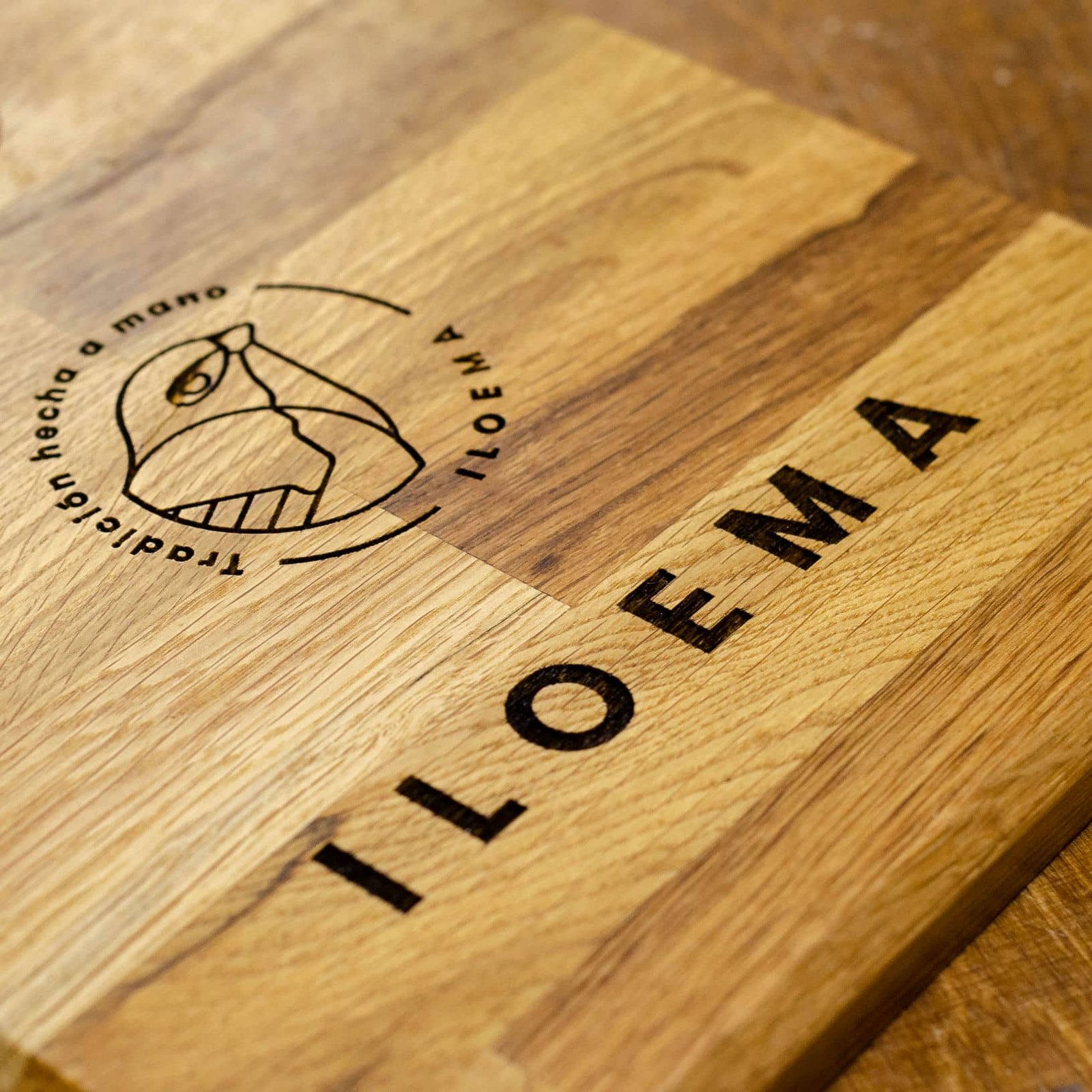 Placa de madera para ILOEMA y BEAN HOME, trabajo de IDEÁTICA