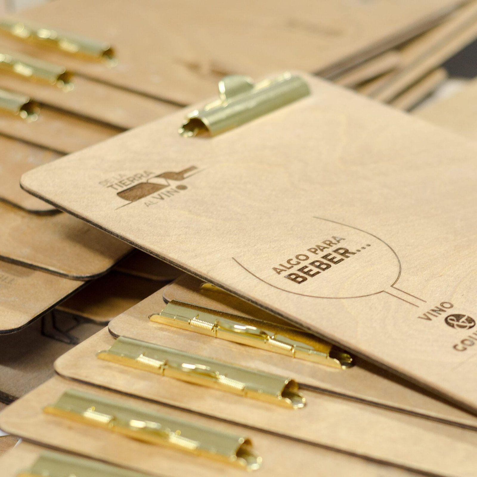 Portacartas para restaurante DE LA TIERRA AL VINO, IDEÁTICA Madrid