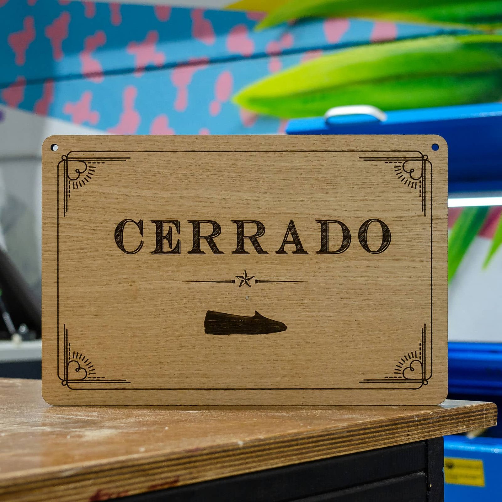 Rótulo de madera para CAYUMAS, trabajo de IDEÁTICA