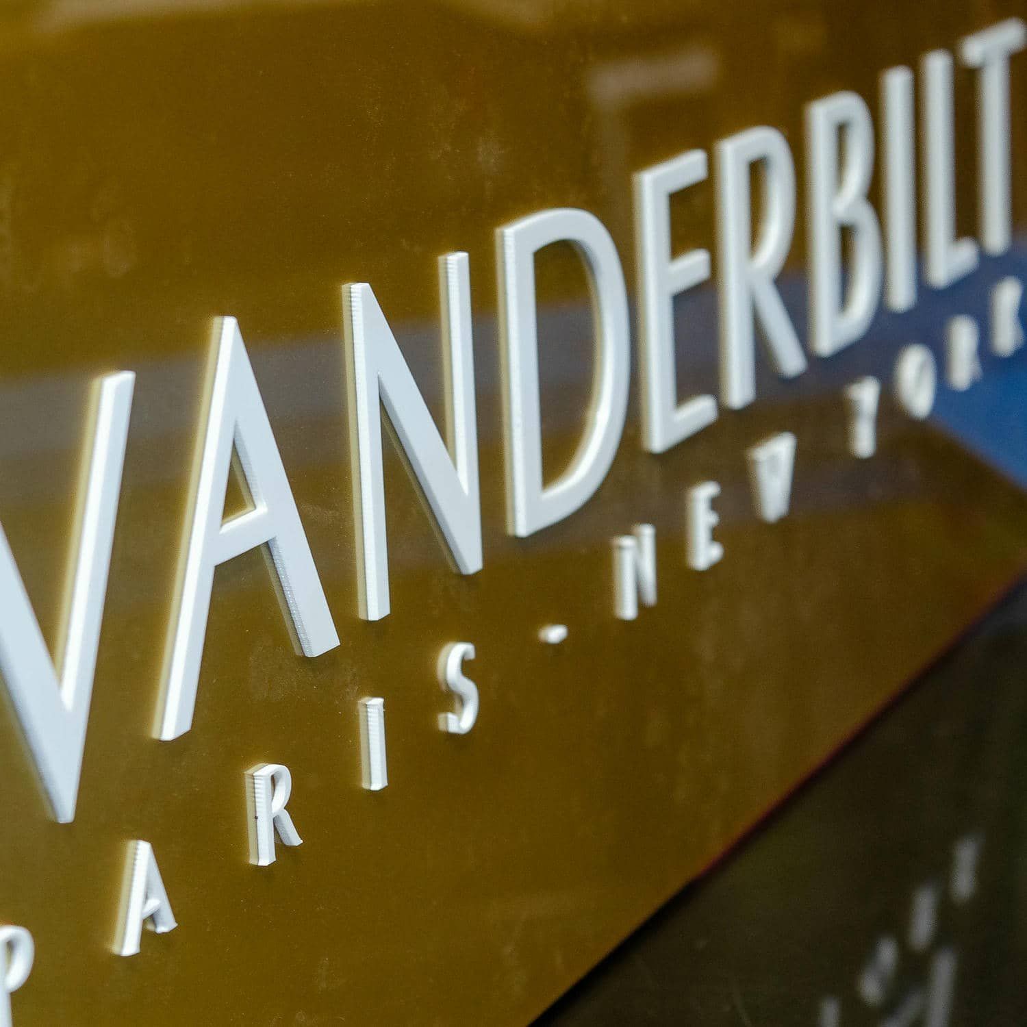 Rótulo de metacrilato para VANDERBILT, IDEÁTICA Madrid
