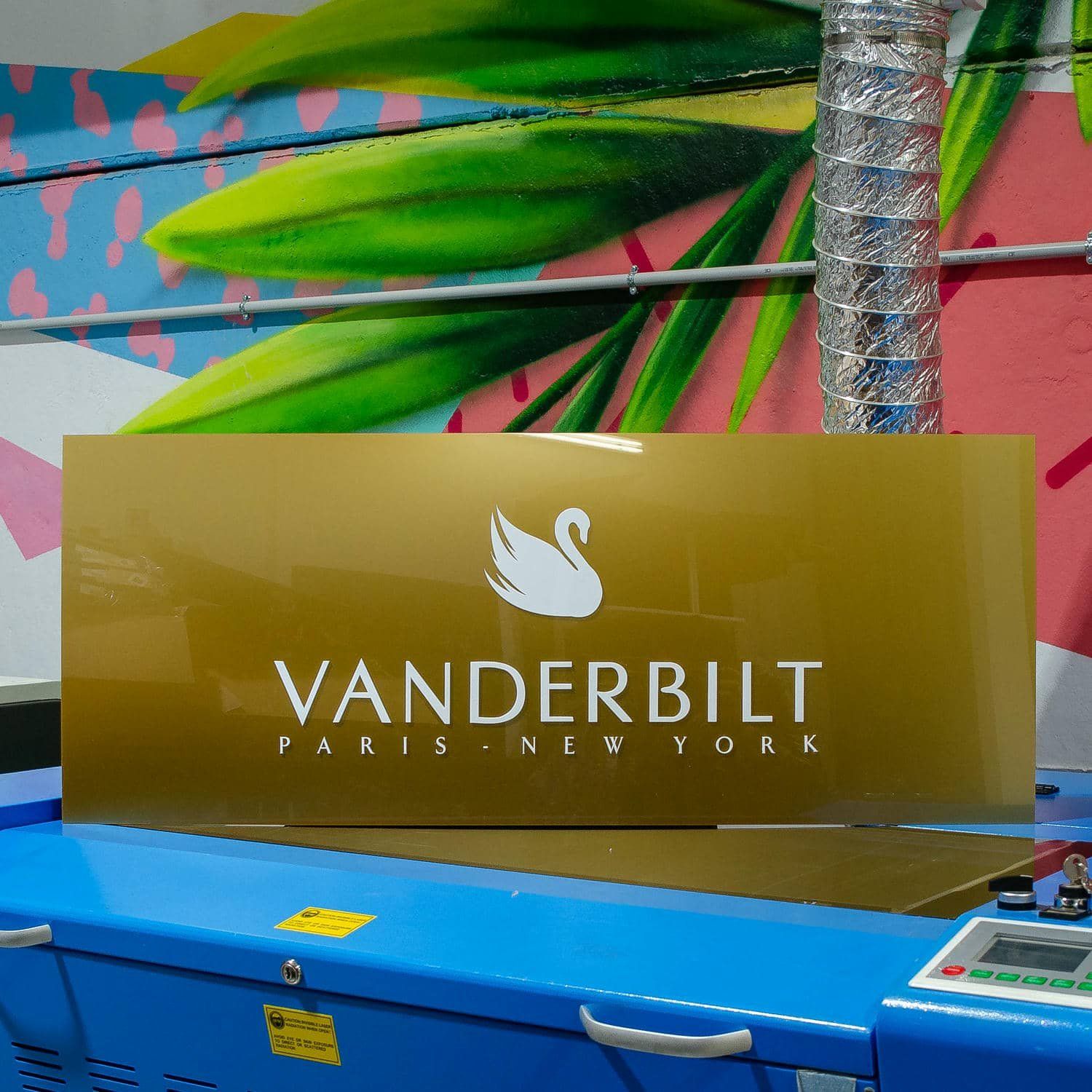 Rótulo de metacrilato para VANDERBILT, IDEÁTICA Madrid