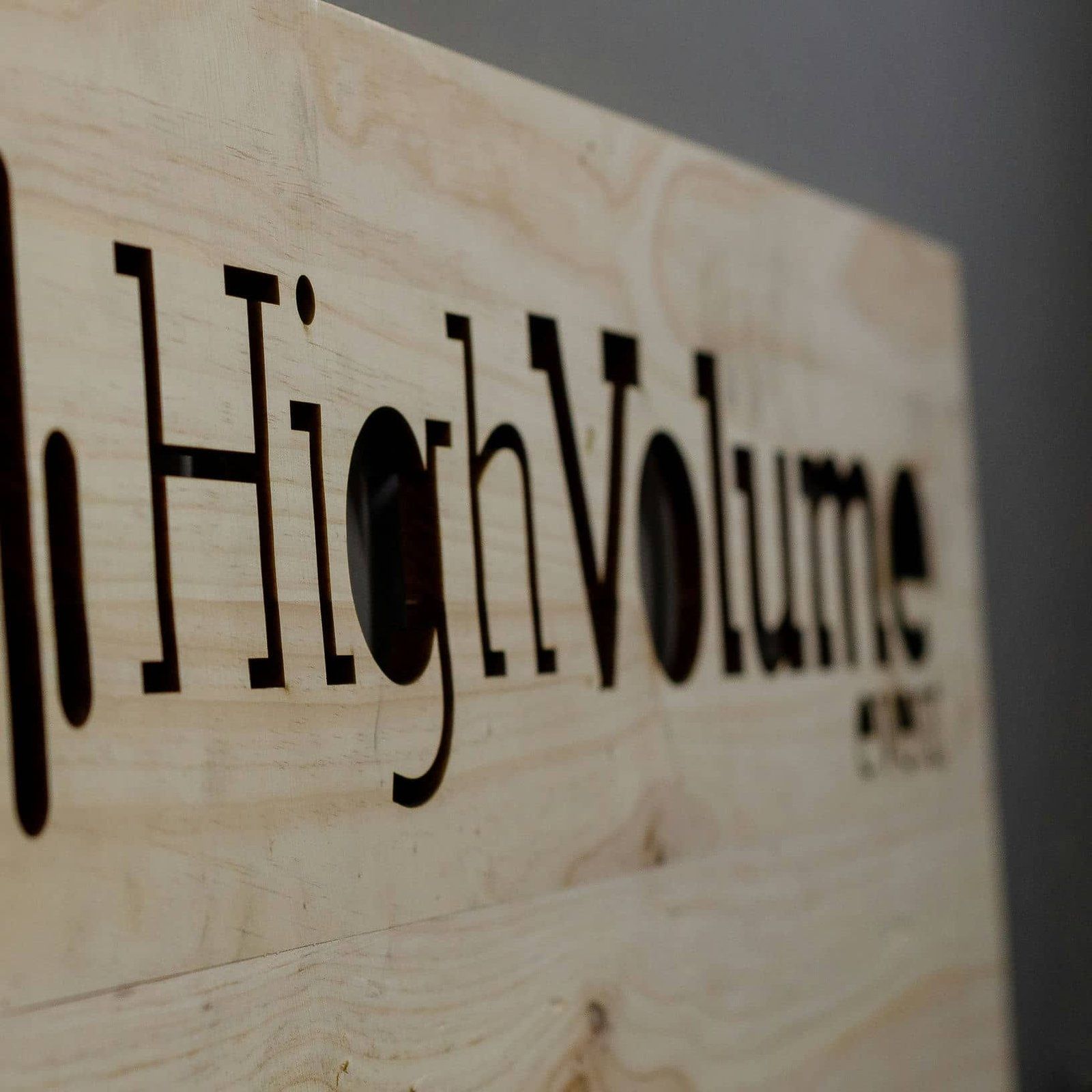 Rótulo para HIGH VOLUME, IDEÁTICA Madrid