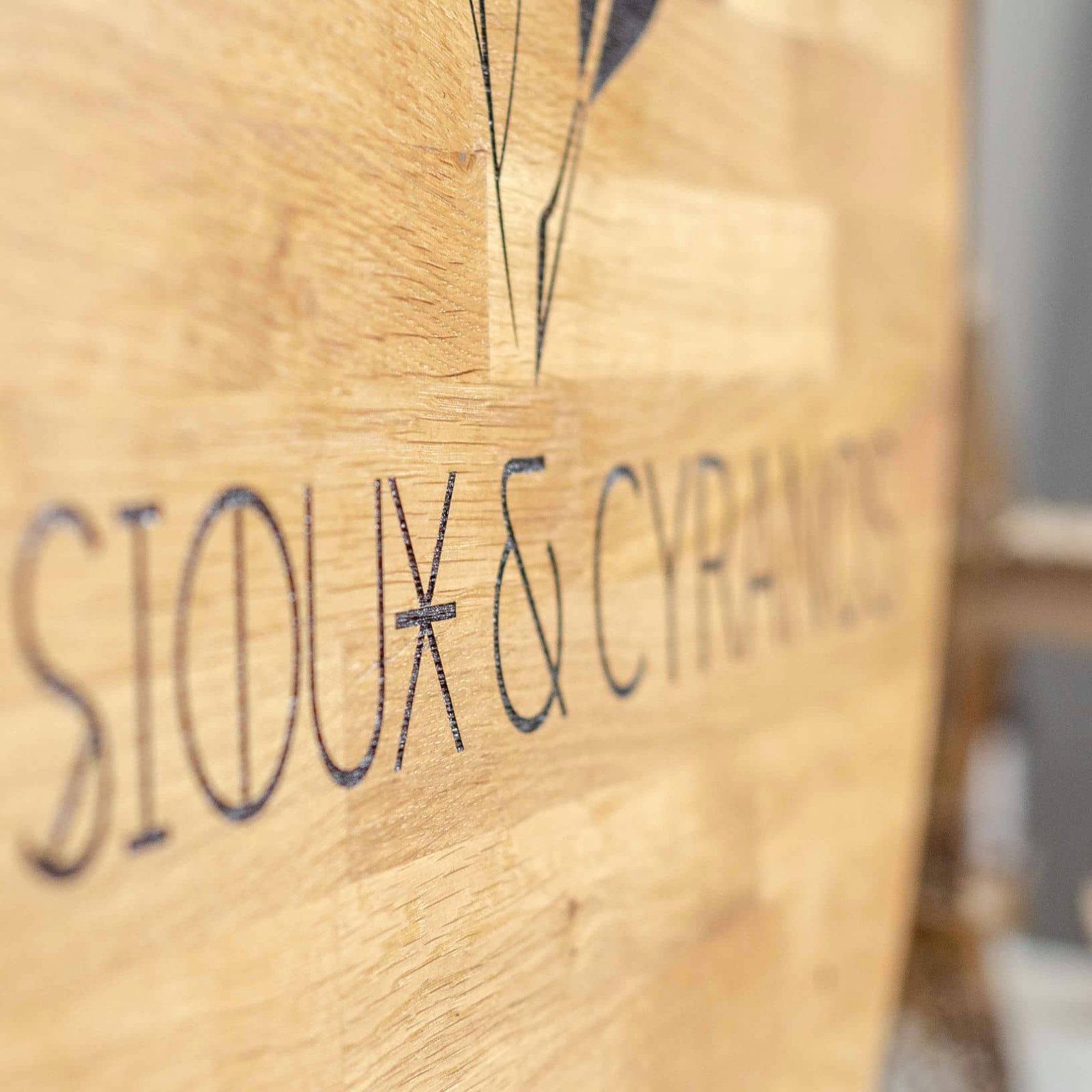 Rótulo para SIOUX & CYRANOS, IDEÁTICA Madrid