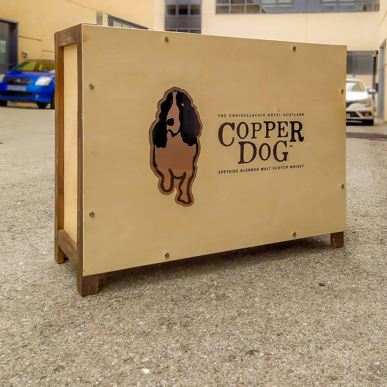 Rótulo para barra de evento de marca COPPER DOG, IDEÁTICA Madrid