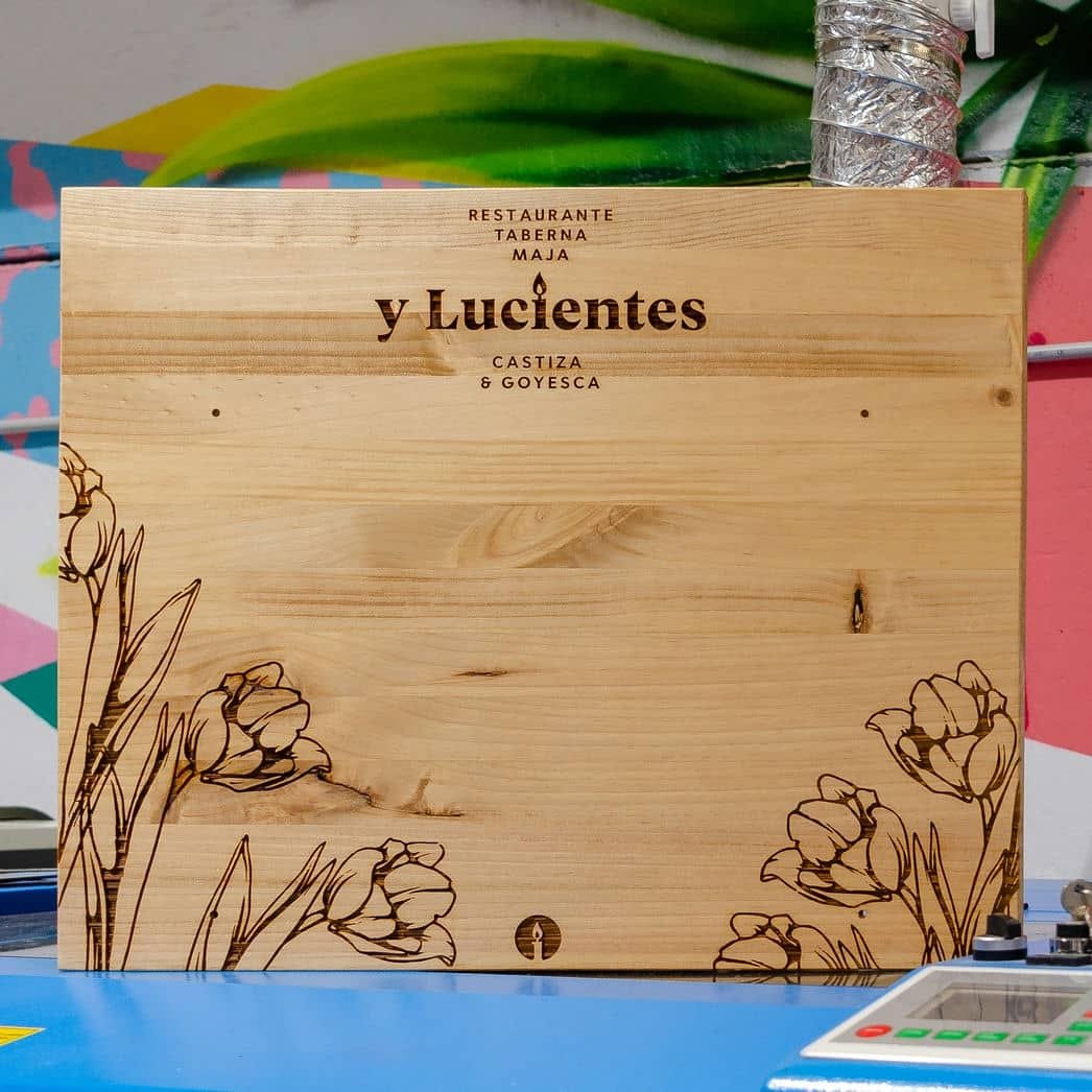 Rótulo para restaurante Y LUCIENTES, trabajo de IDEÁTICA