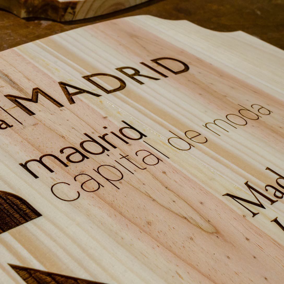 Rótulos de madera para evento MADRID CAPITAL MODA, IDEÁTICA Madrid