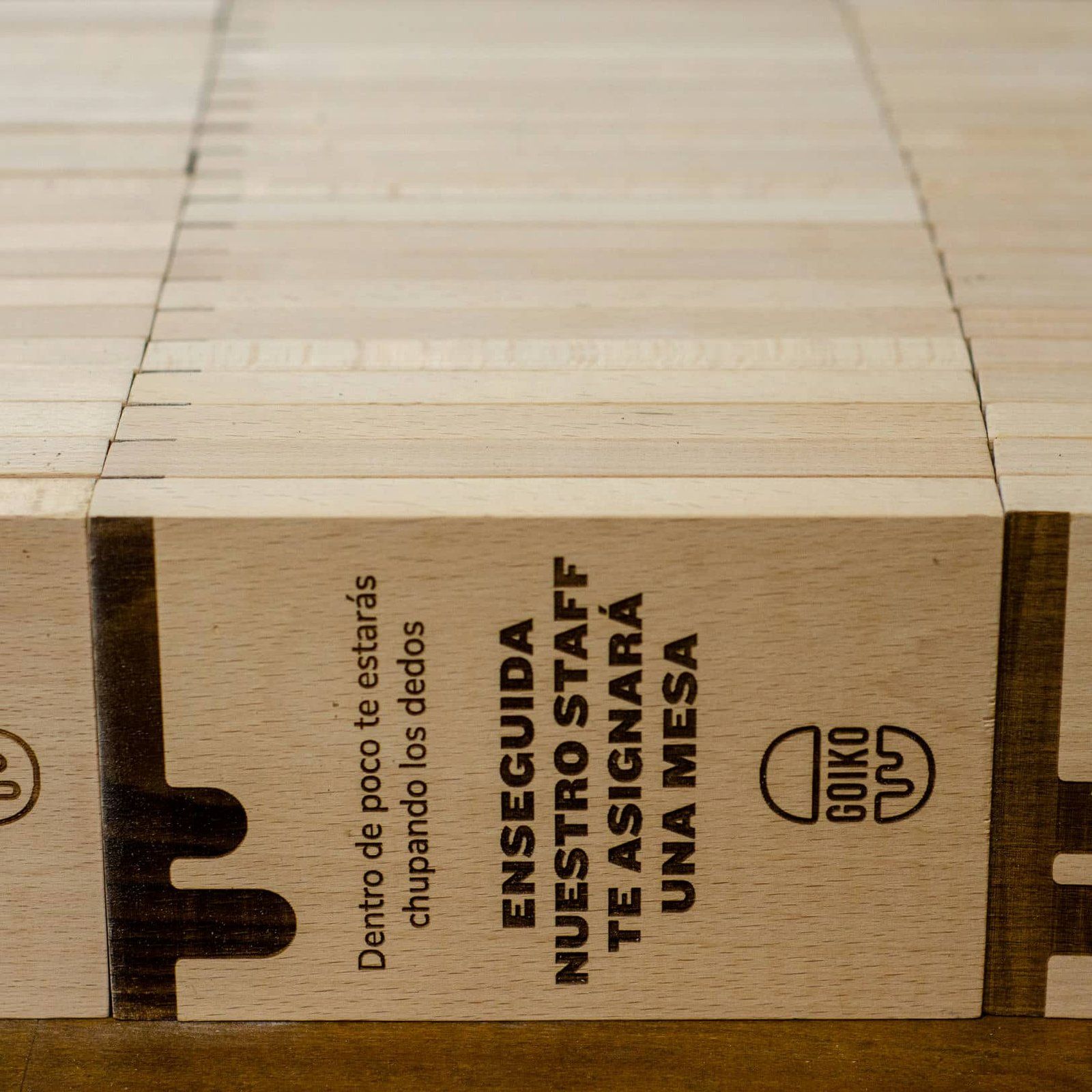 Tótems de madera para GOIKO, IDEÁTICA Madrid