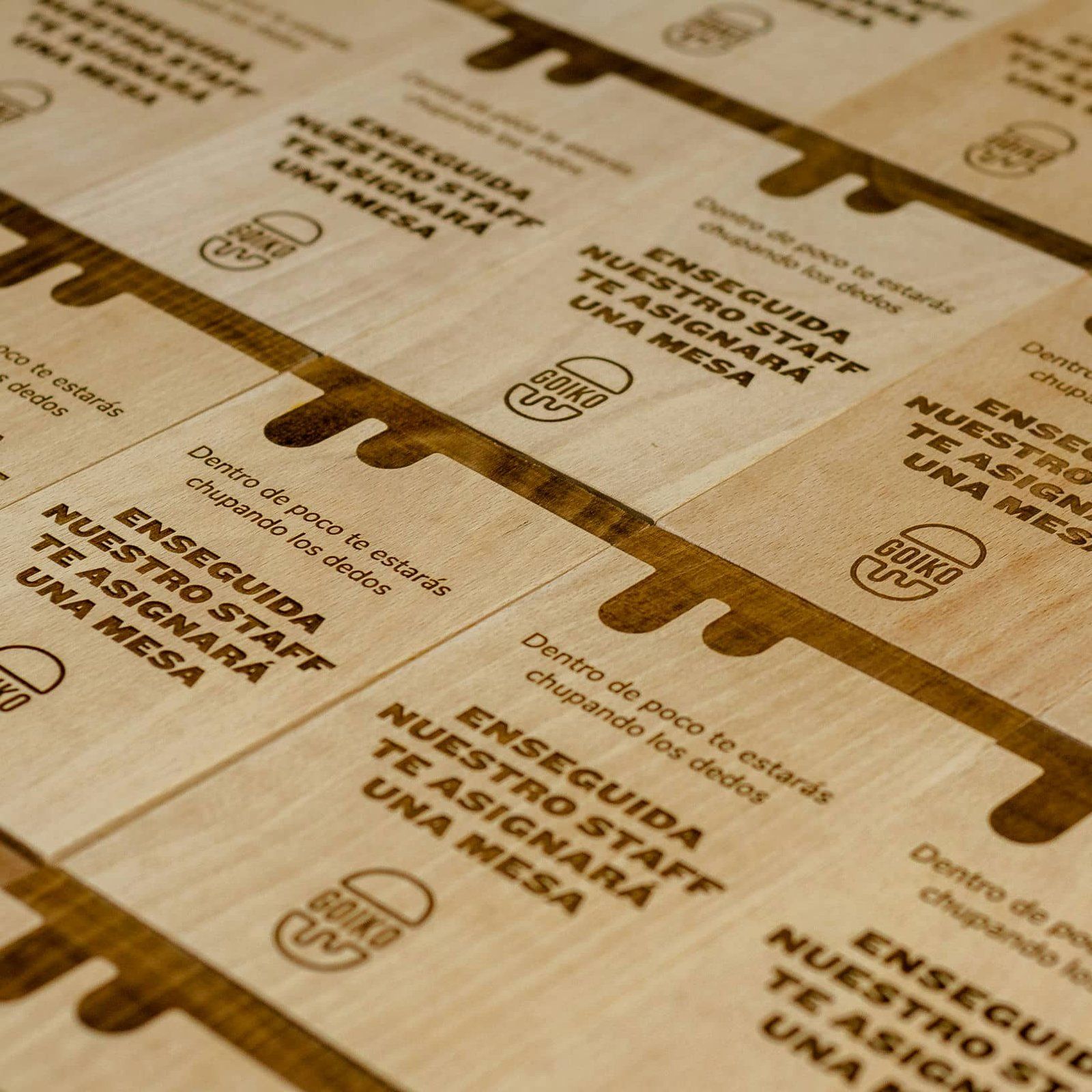 Tótems de madera para GOIKO, IDEÁTICA Madrid