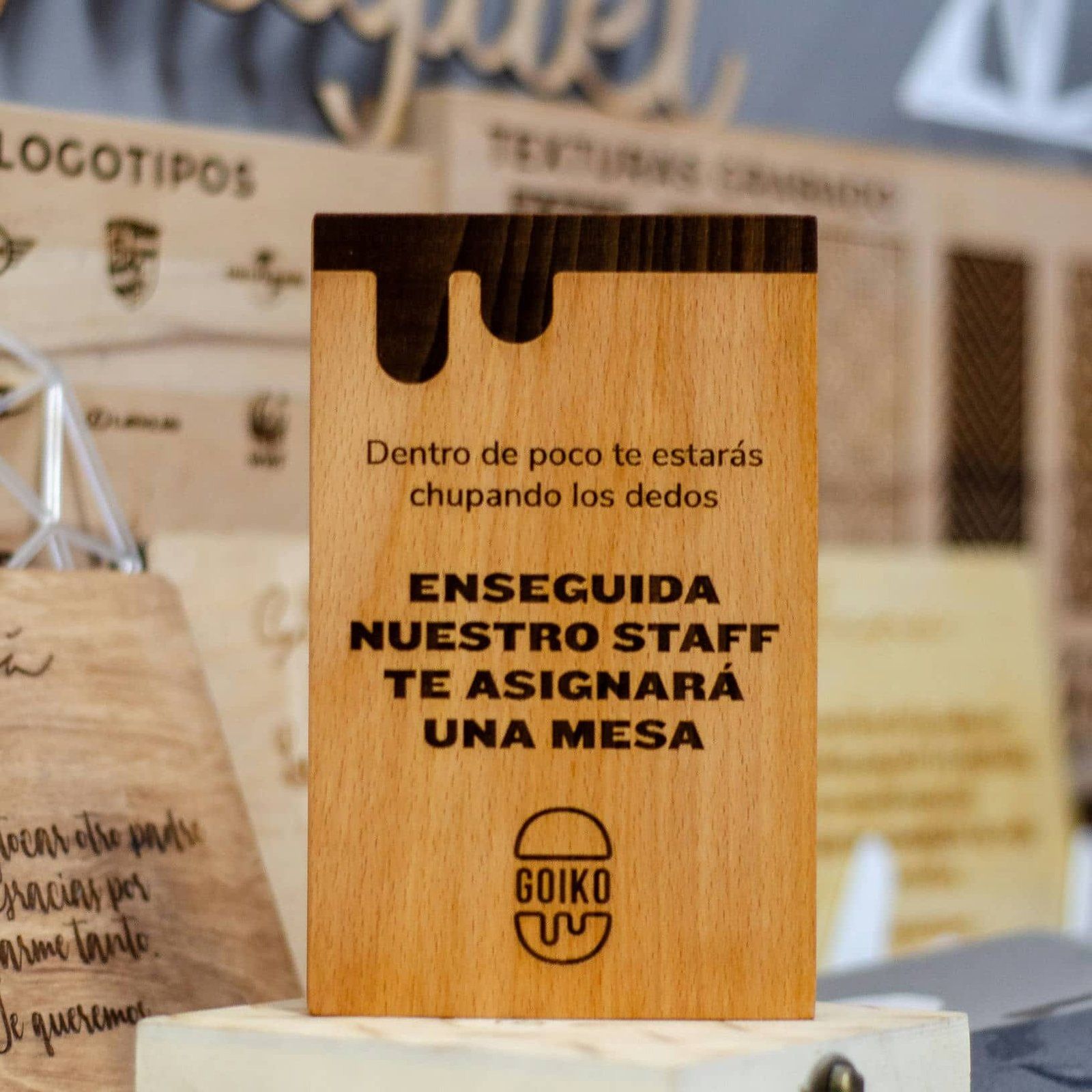 Tótems de madera para GOIKO, IDEÁTICA Madrid