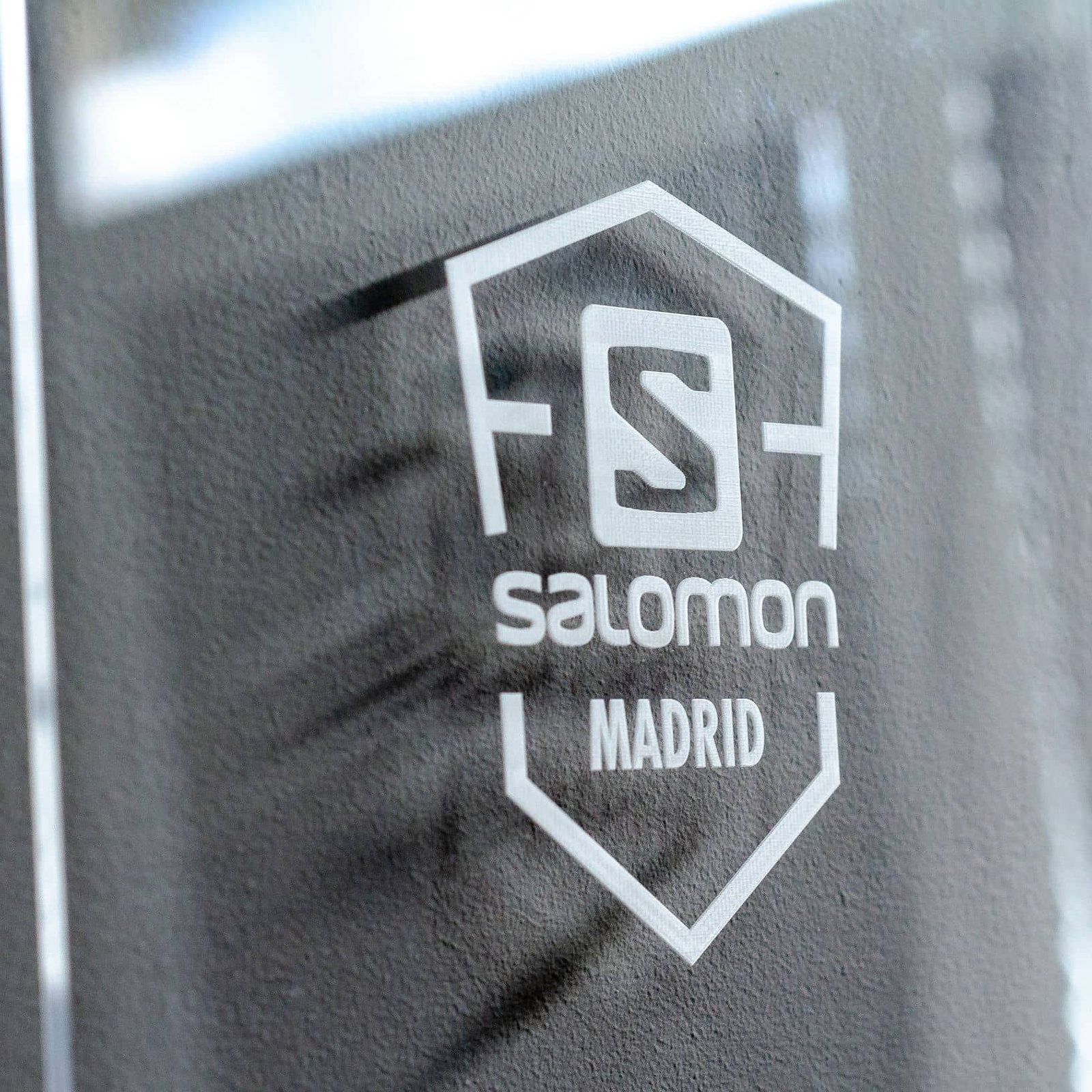 Útil doblado camisetas tienda SALOMÓN, trabajo de IDEÁTICA